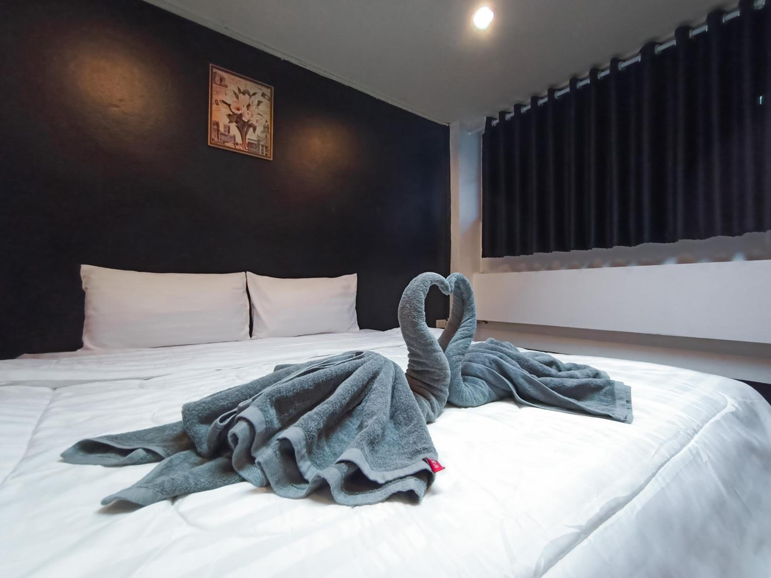 Budget Double Room - Photo 10