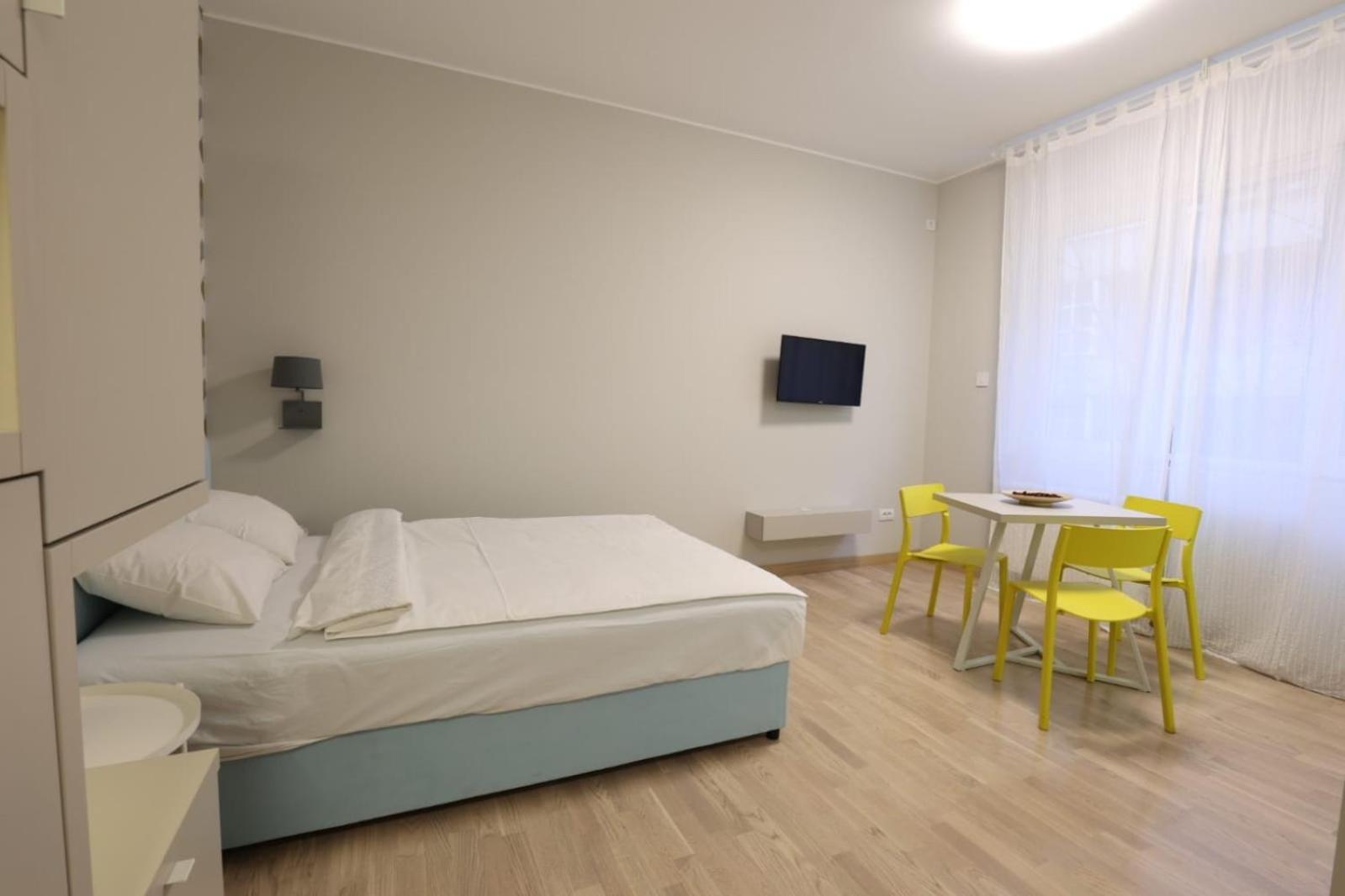 One-Bedroom Apartment - Photo 9