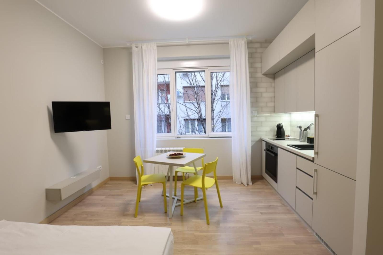 One-Bedroom Apartment - Photo 4