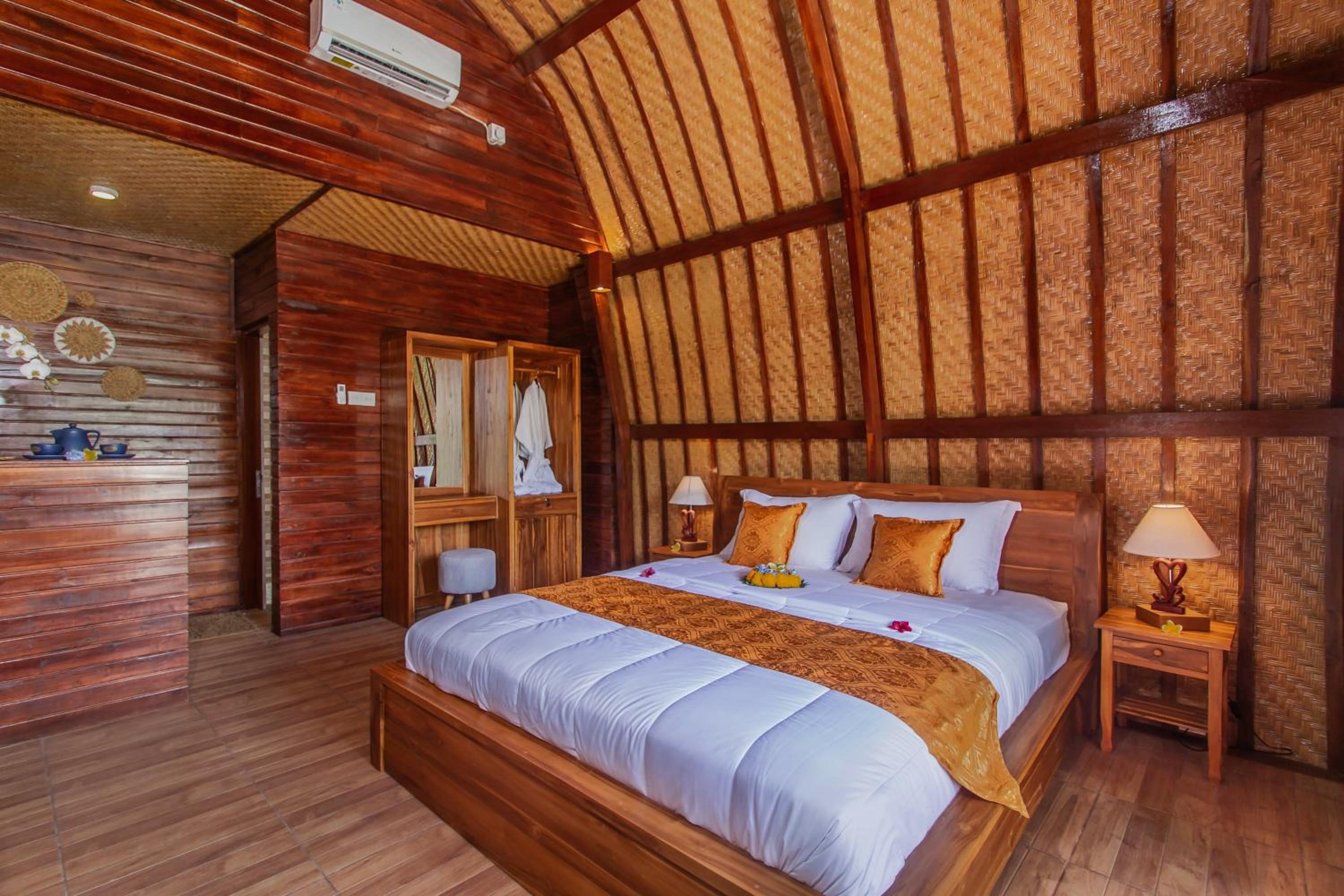 Bungalow with Garden View - Photo 2