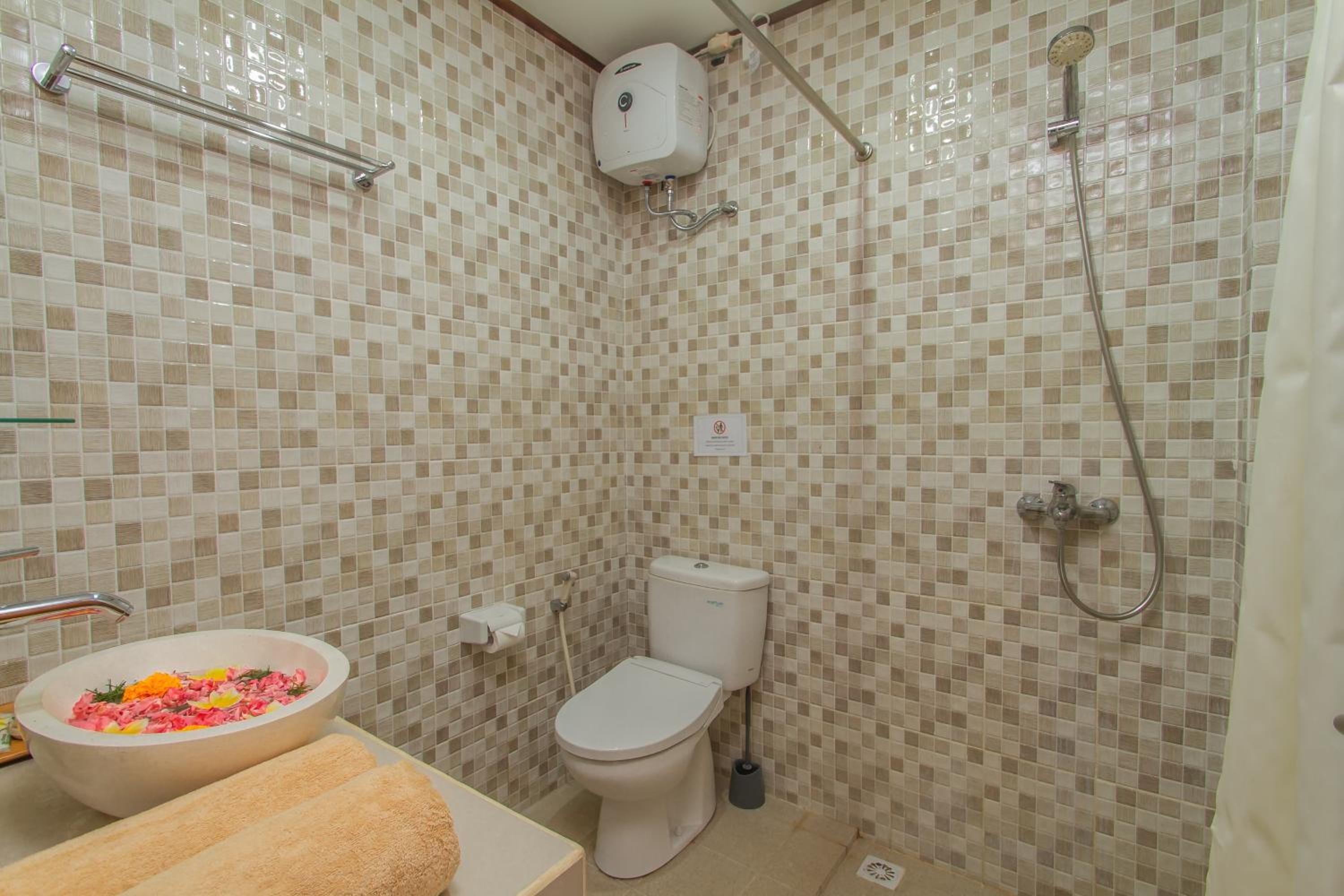 Deluxe Room - Photo 4