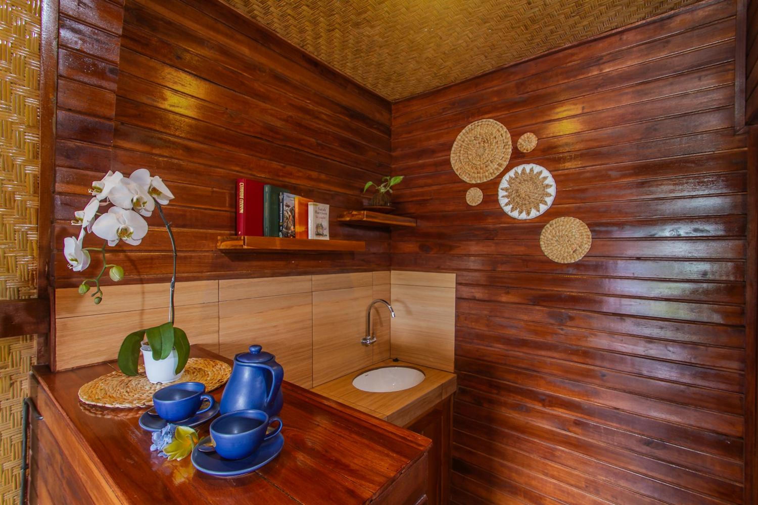 Bungalow with Garden View - Photo 14