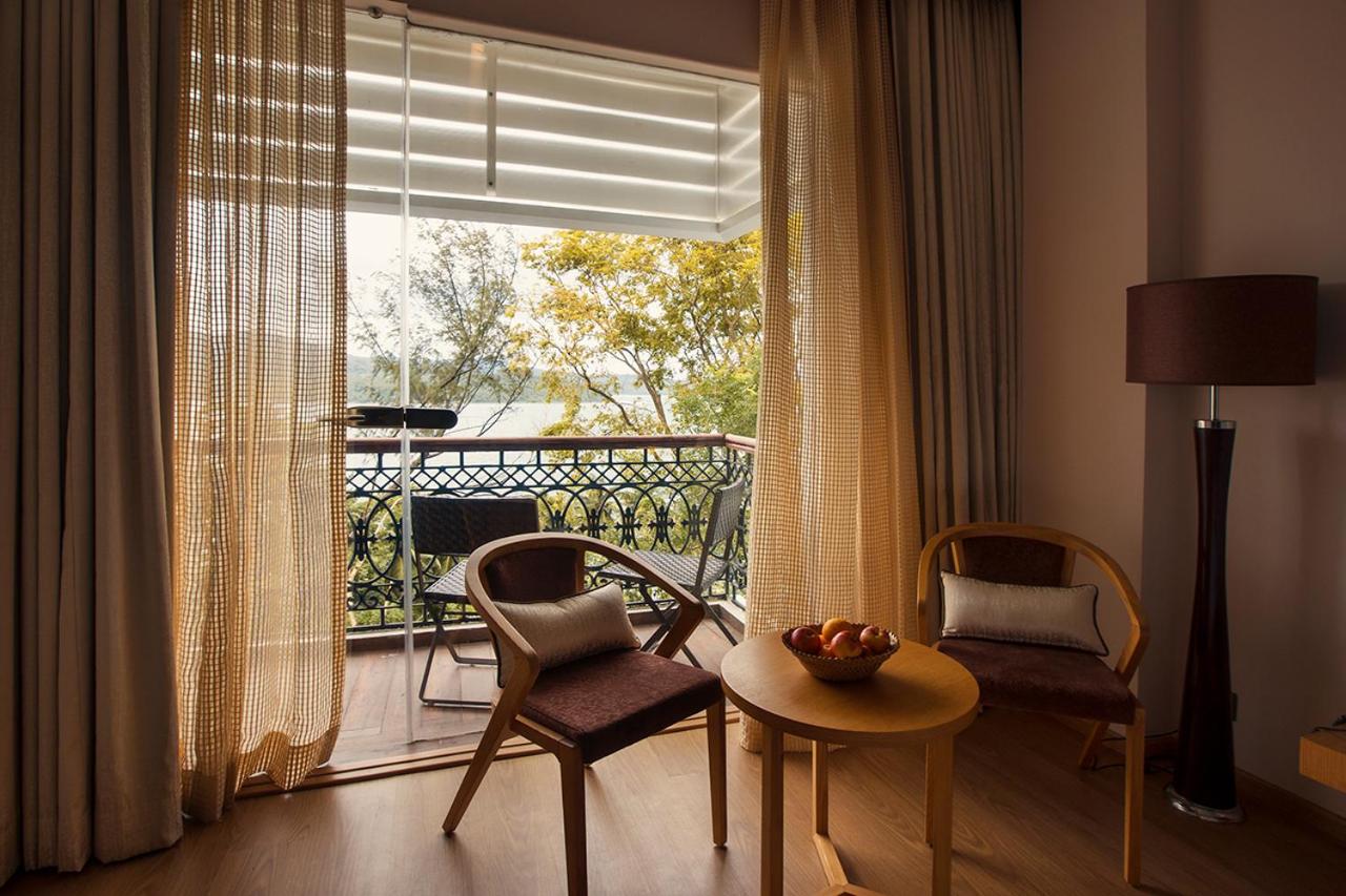 Deluxe Double Room - Photo 11