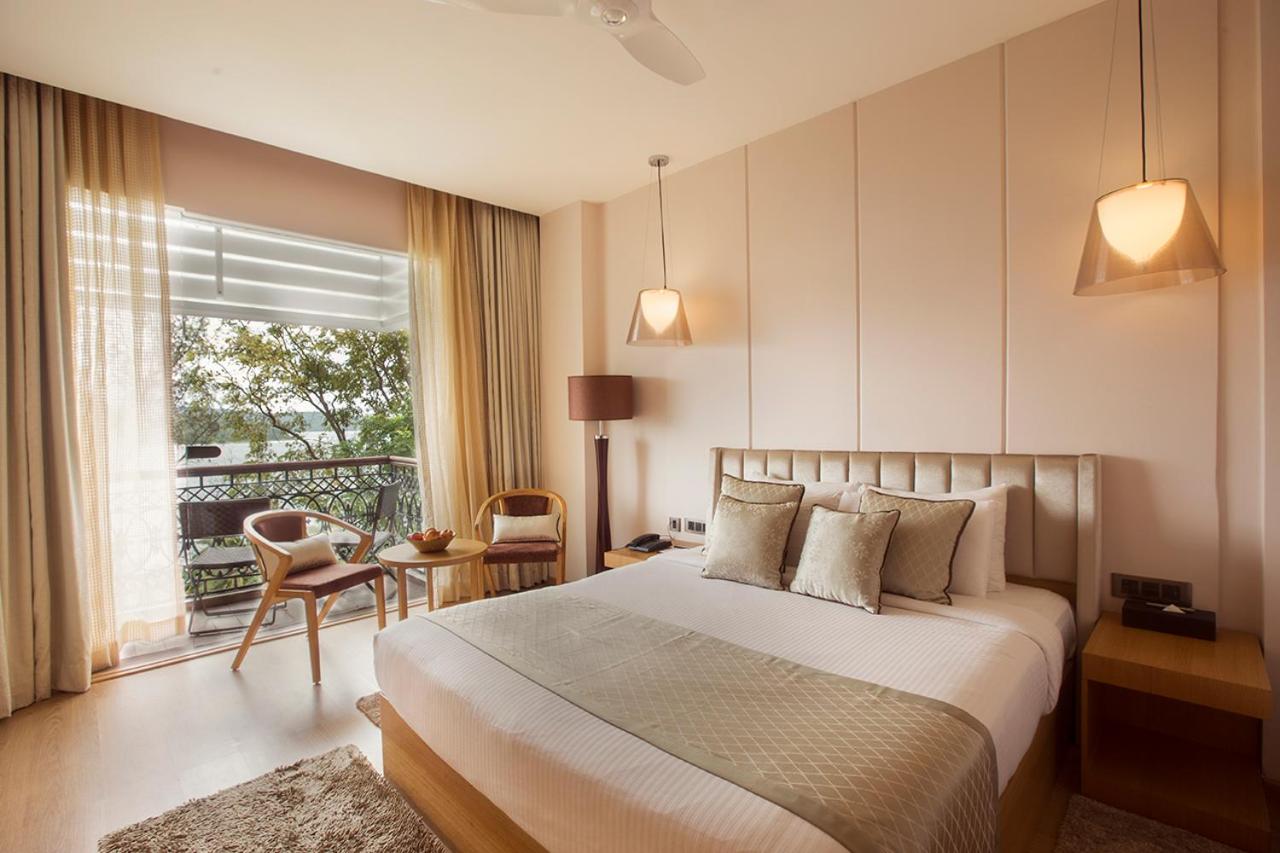 Deluxe Double Room - Photo 9