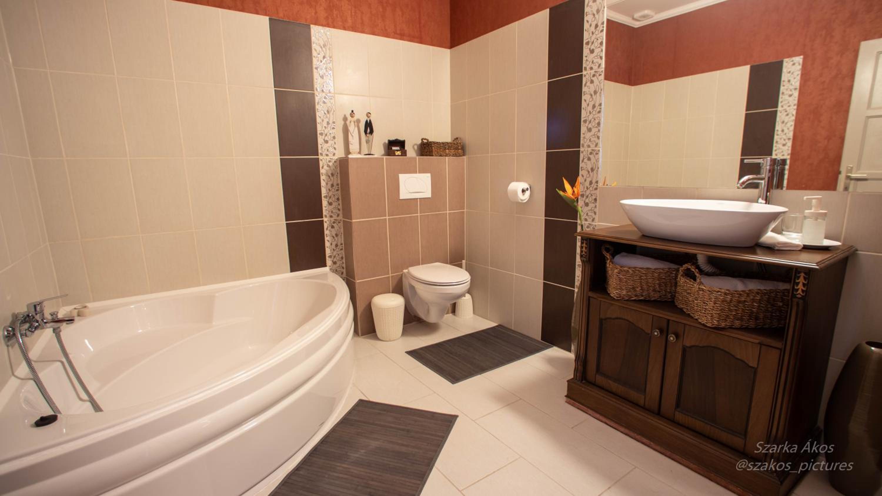Deluxe Double Room with Bath - Photo 3