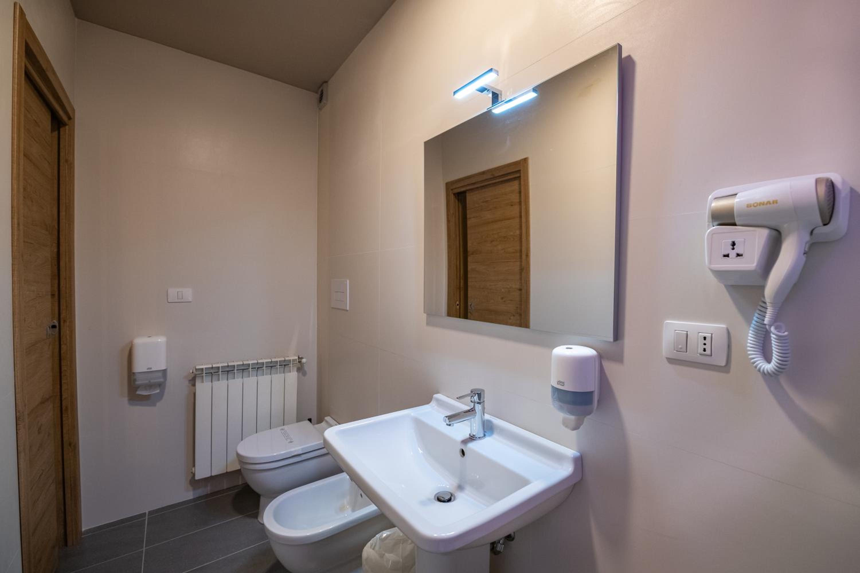 Superior Quadruple Room - Photo 3