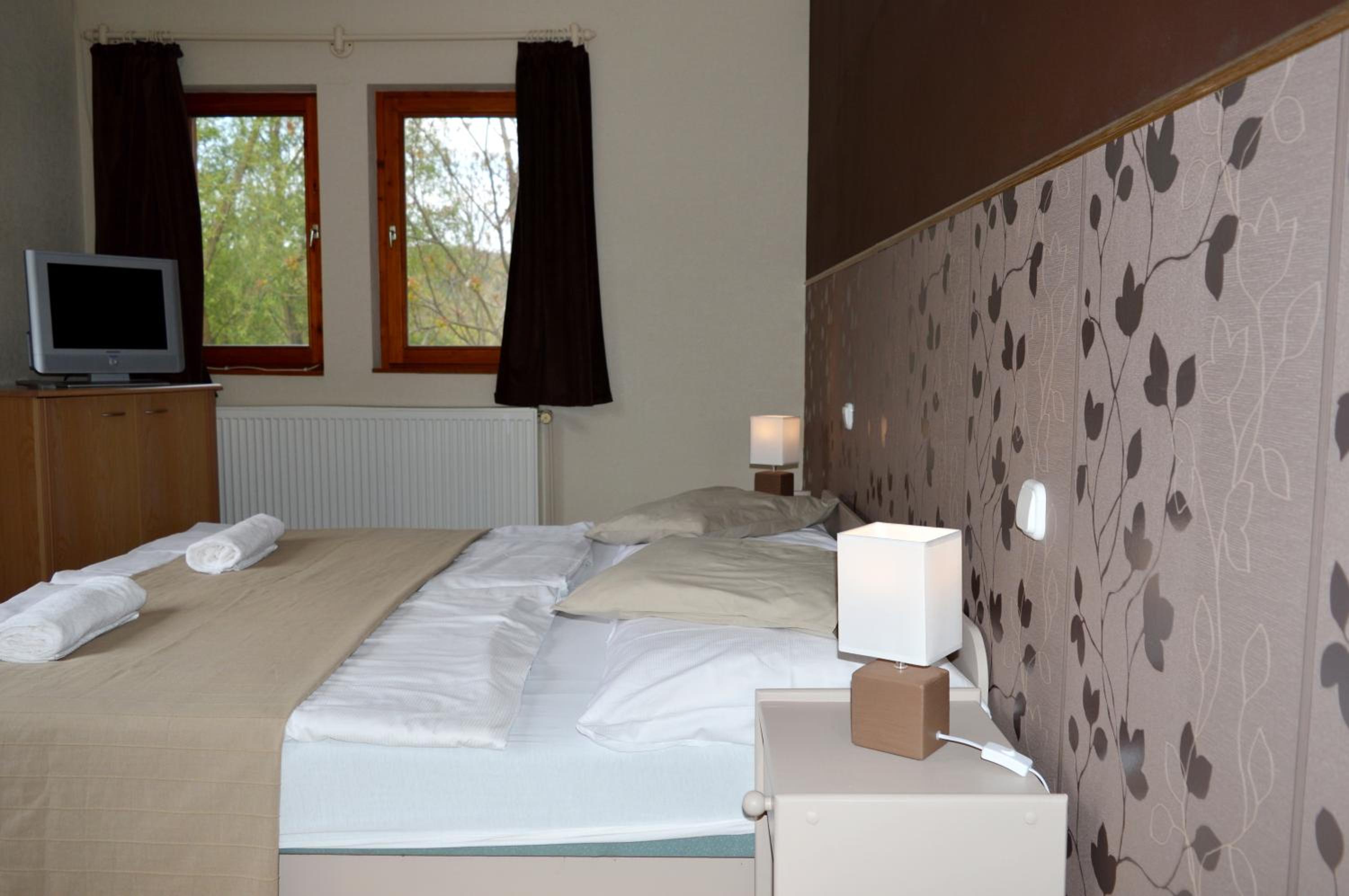 Standard Double Room with Two Double Beds photo 1