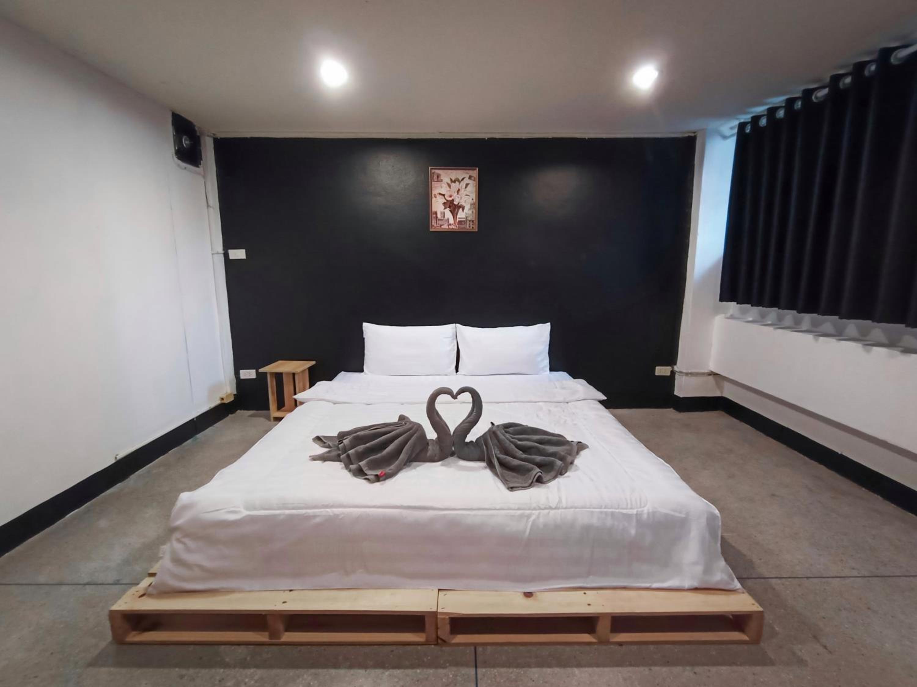 Budget Double Room - Photo 5