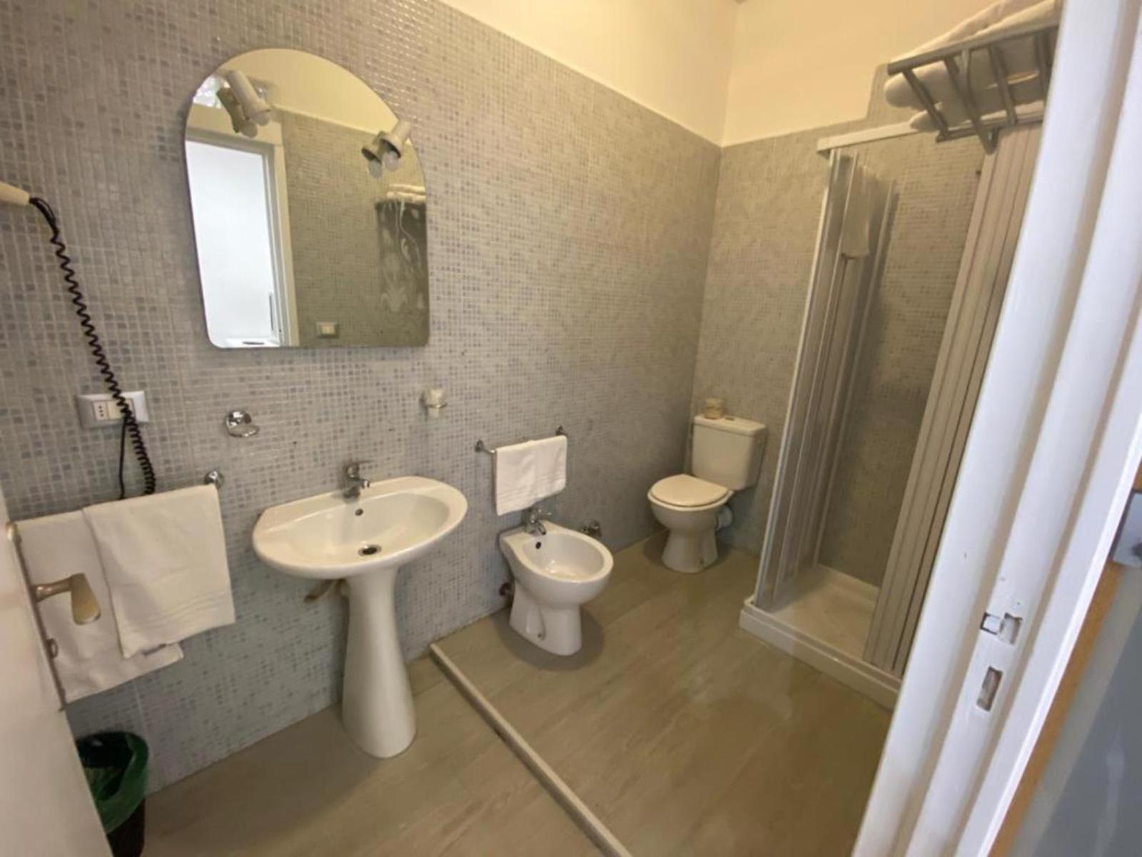 Double Room - Photo 4