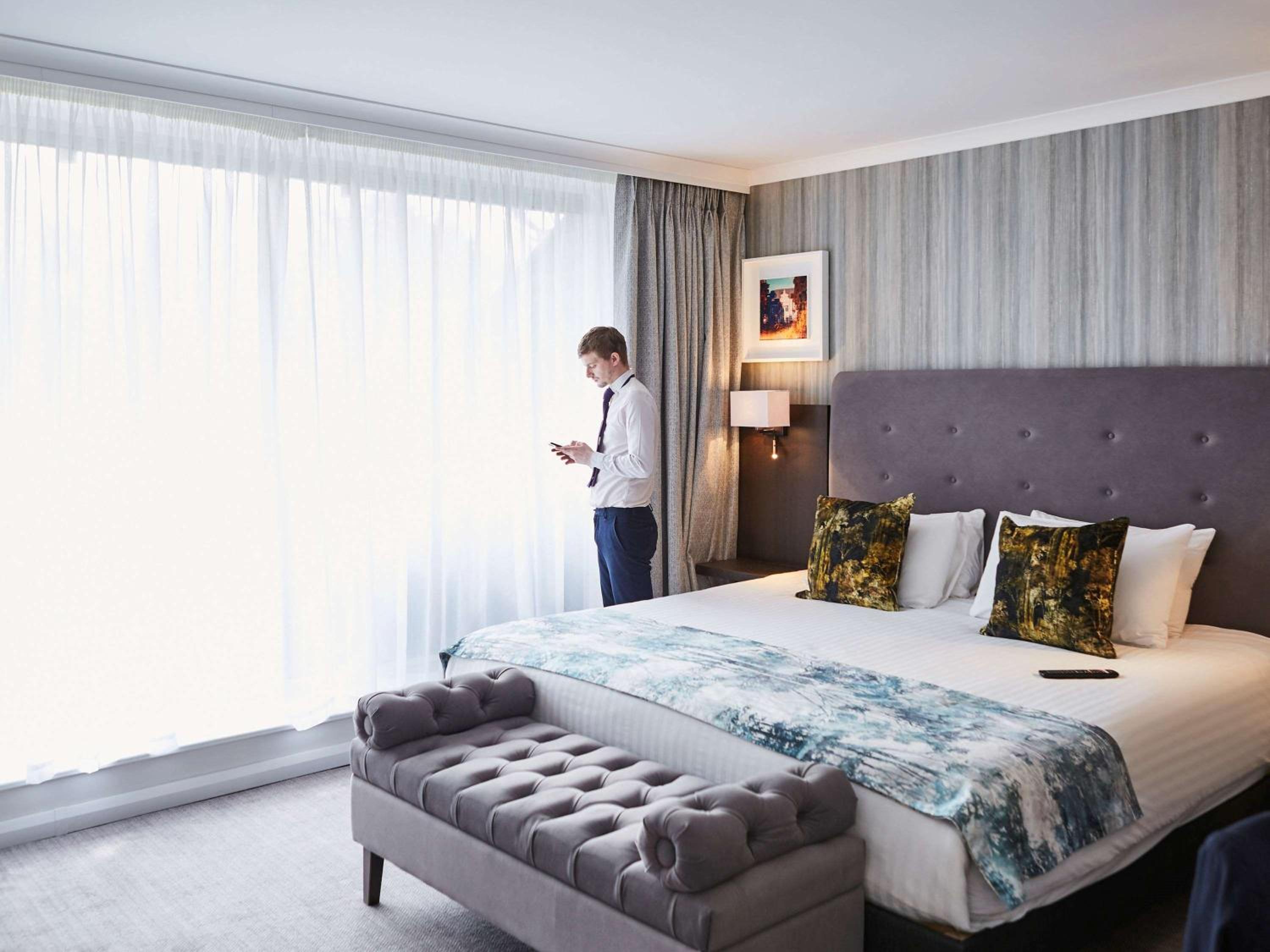 Junior King Suite with Patio or Balcony - Photo 2
