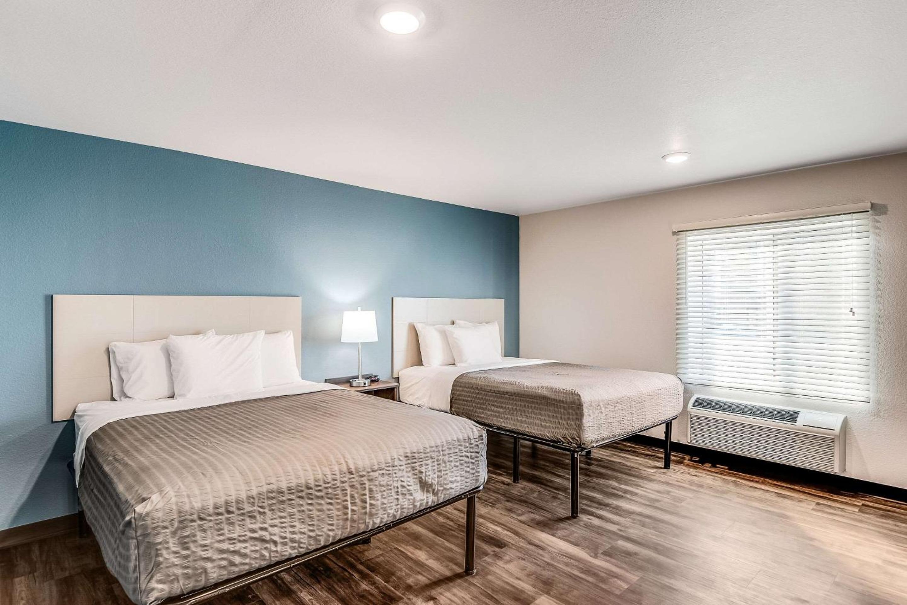 Queen Room with Two Queen Beds and Tub - Accessible/Non-Smoking photo 1