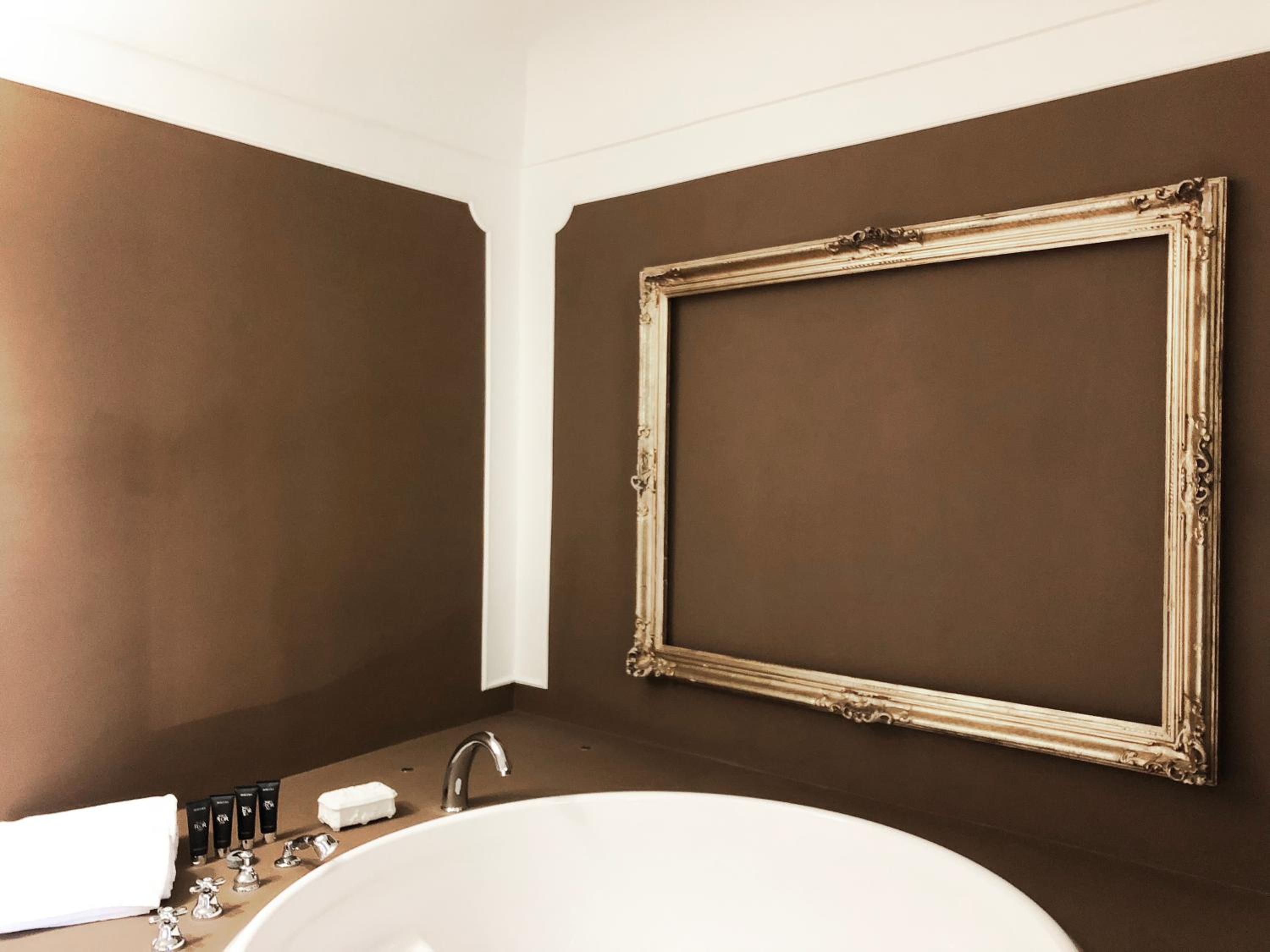 Deluxe Suite with Spa Bath