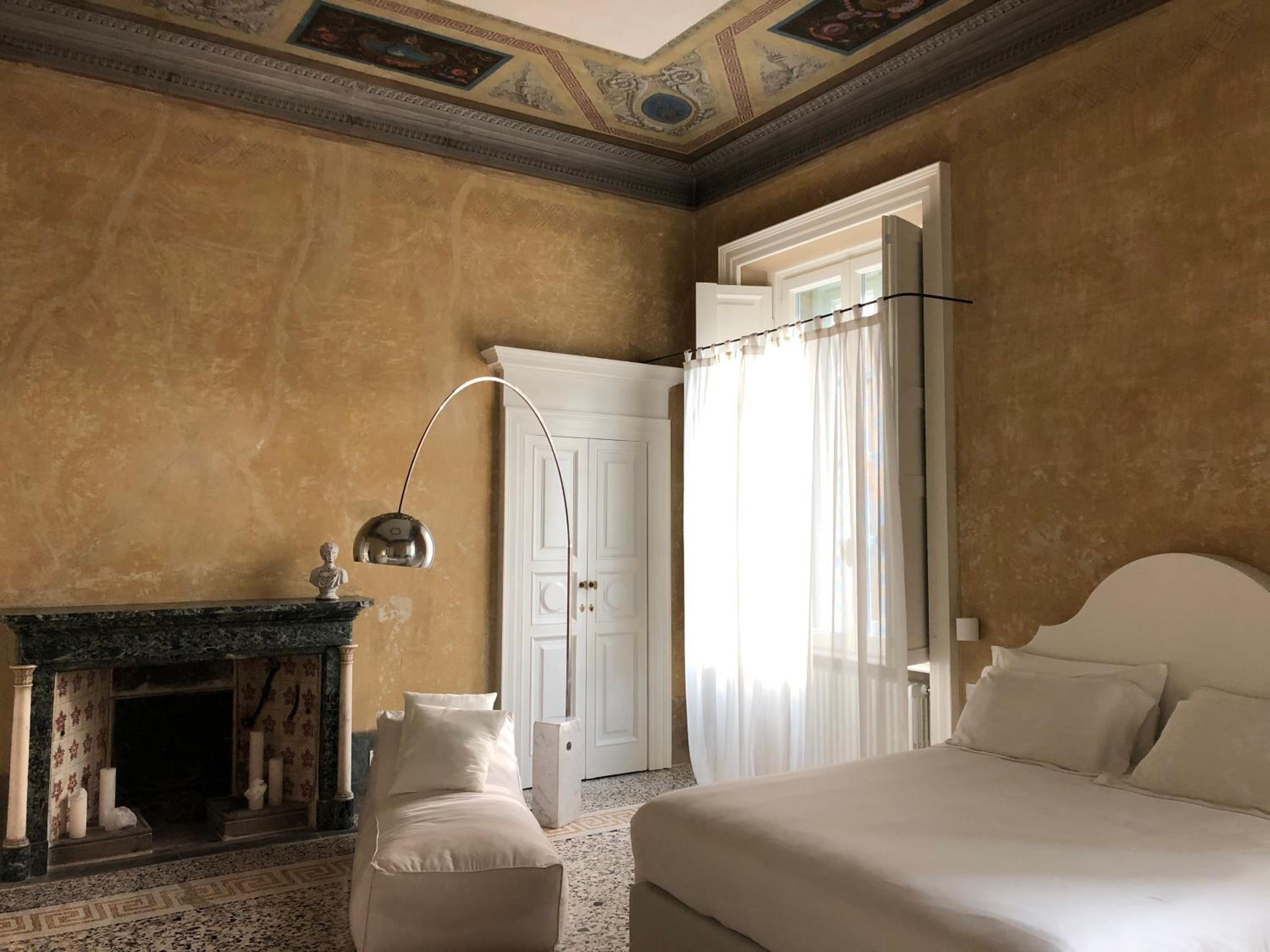 Deluxe Suite with Spa Bath