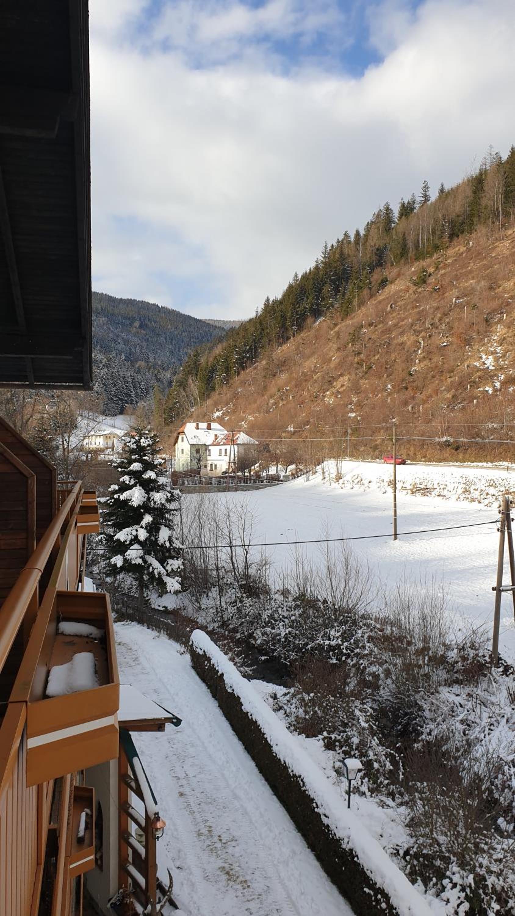 Double Room with Balcony - Photo 12