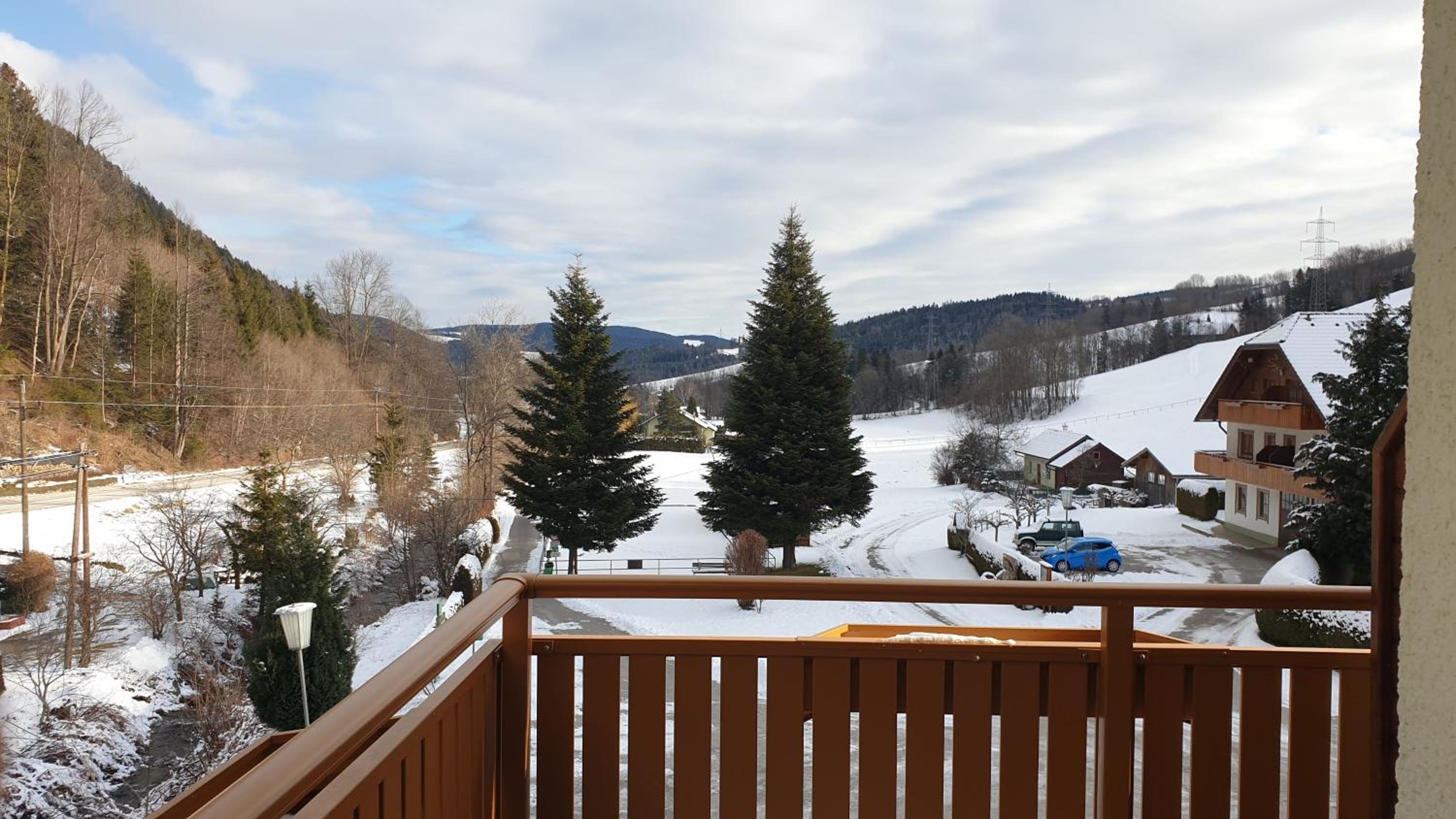 Double Room with Balcony - Photo 11