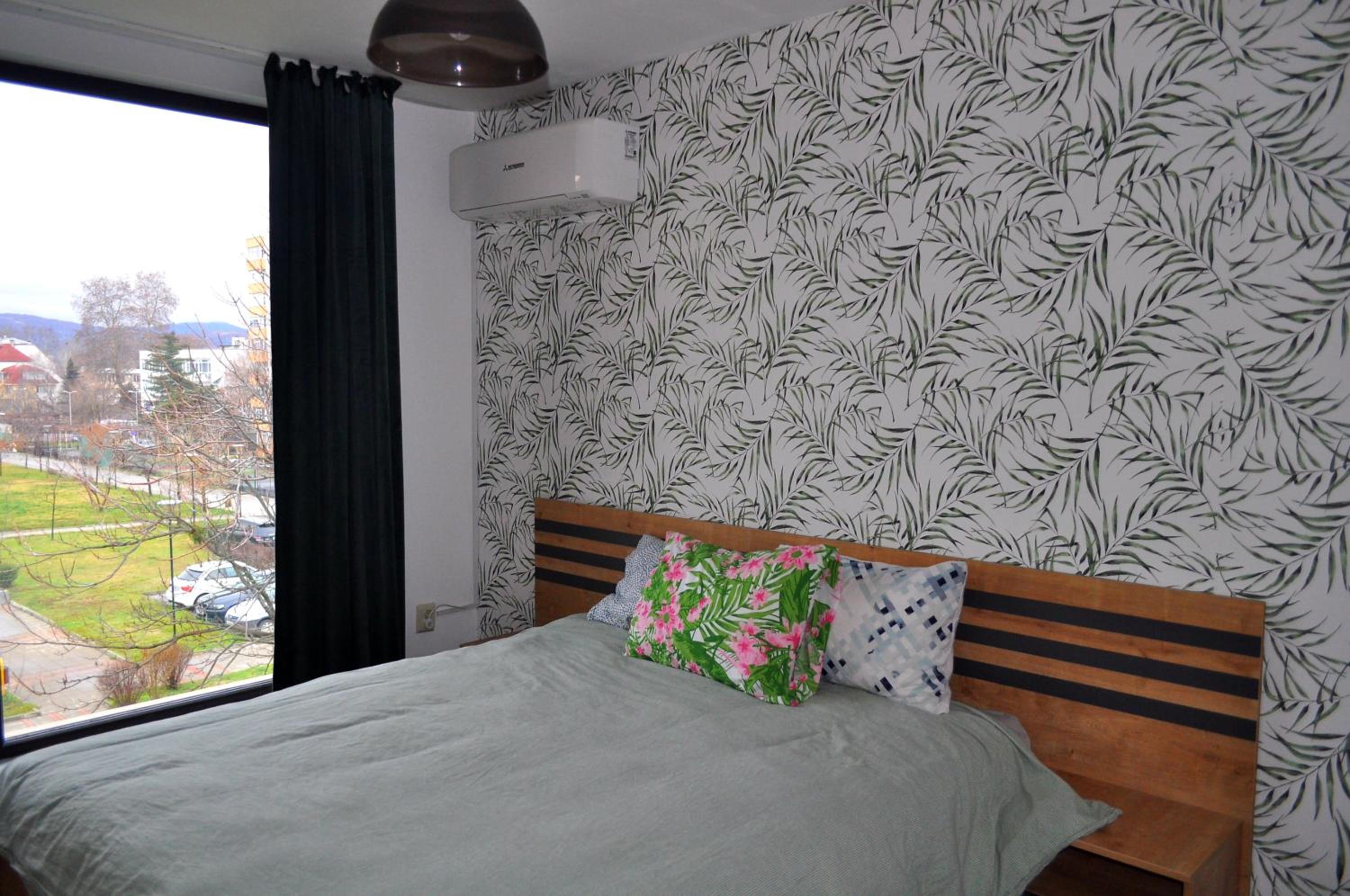 One-Bedroom Apartment - Photo 1