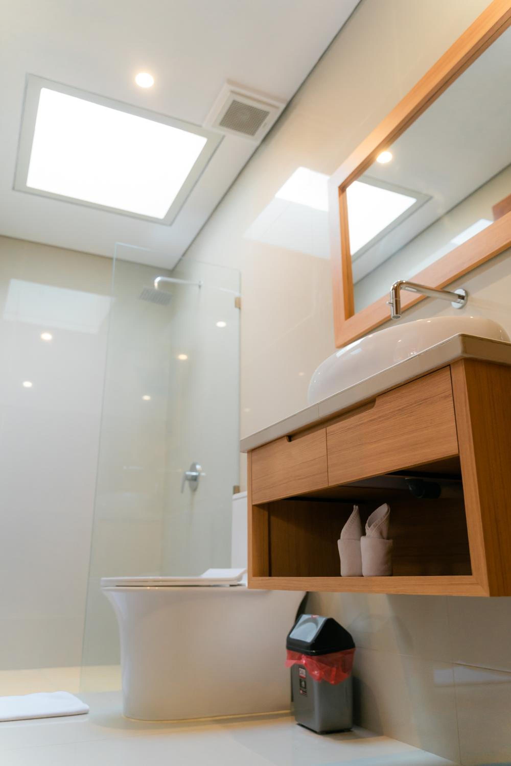 Deluxe Room - Photo 12