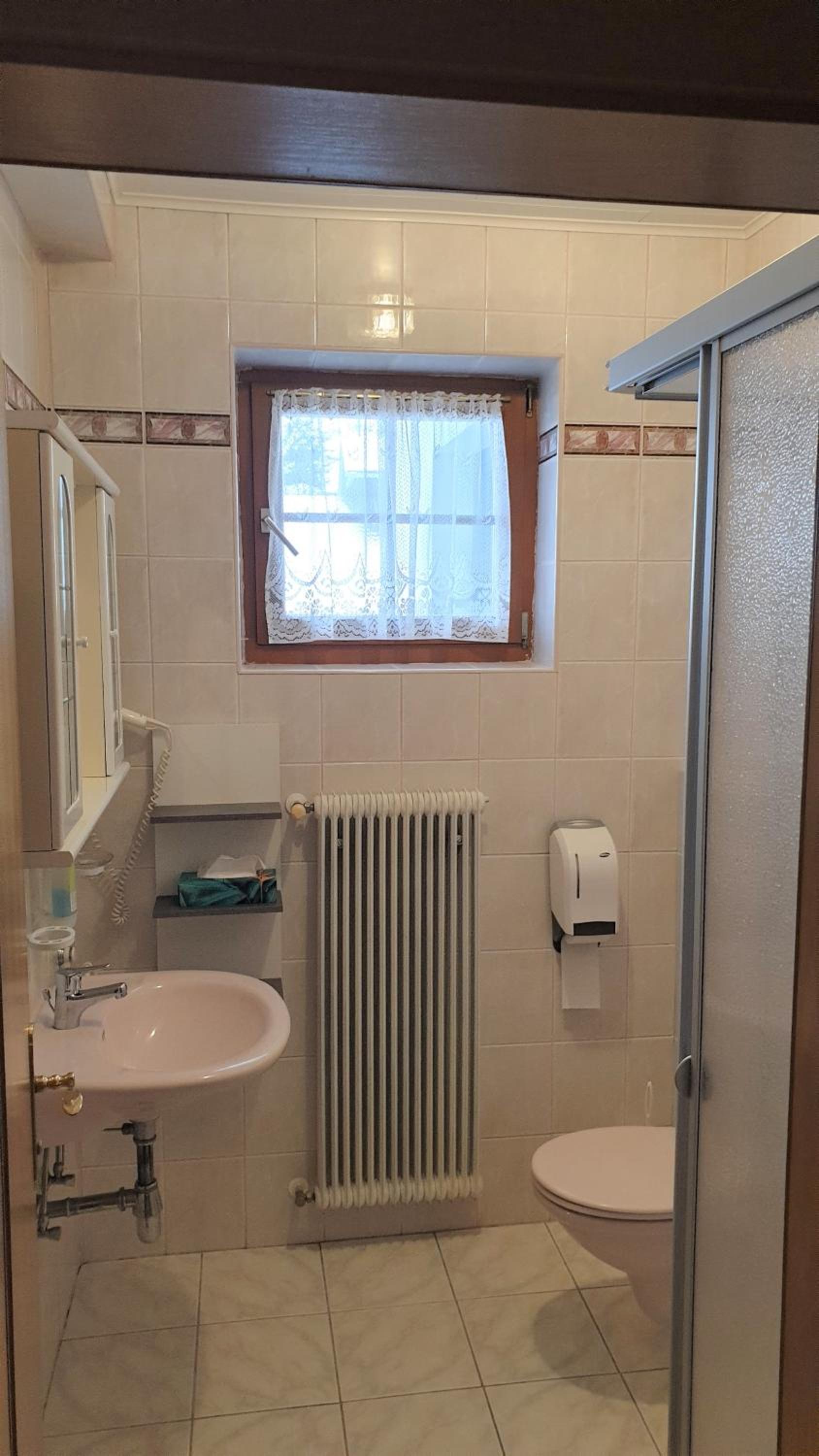 Double Room with Balcony - Photo 17
