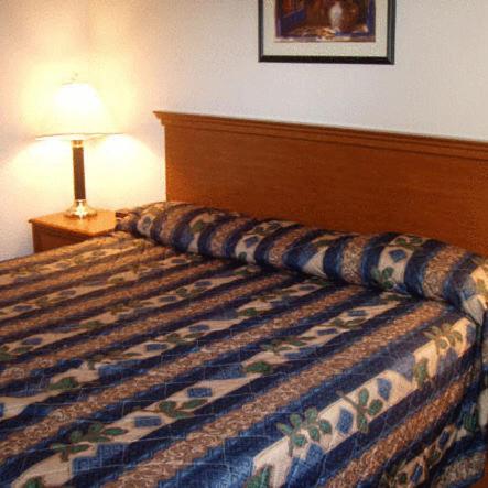 King Room - Non-Smoking - Photo 3