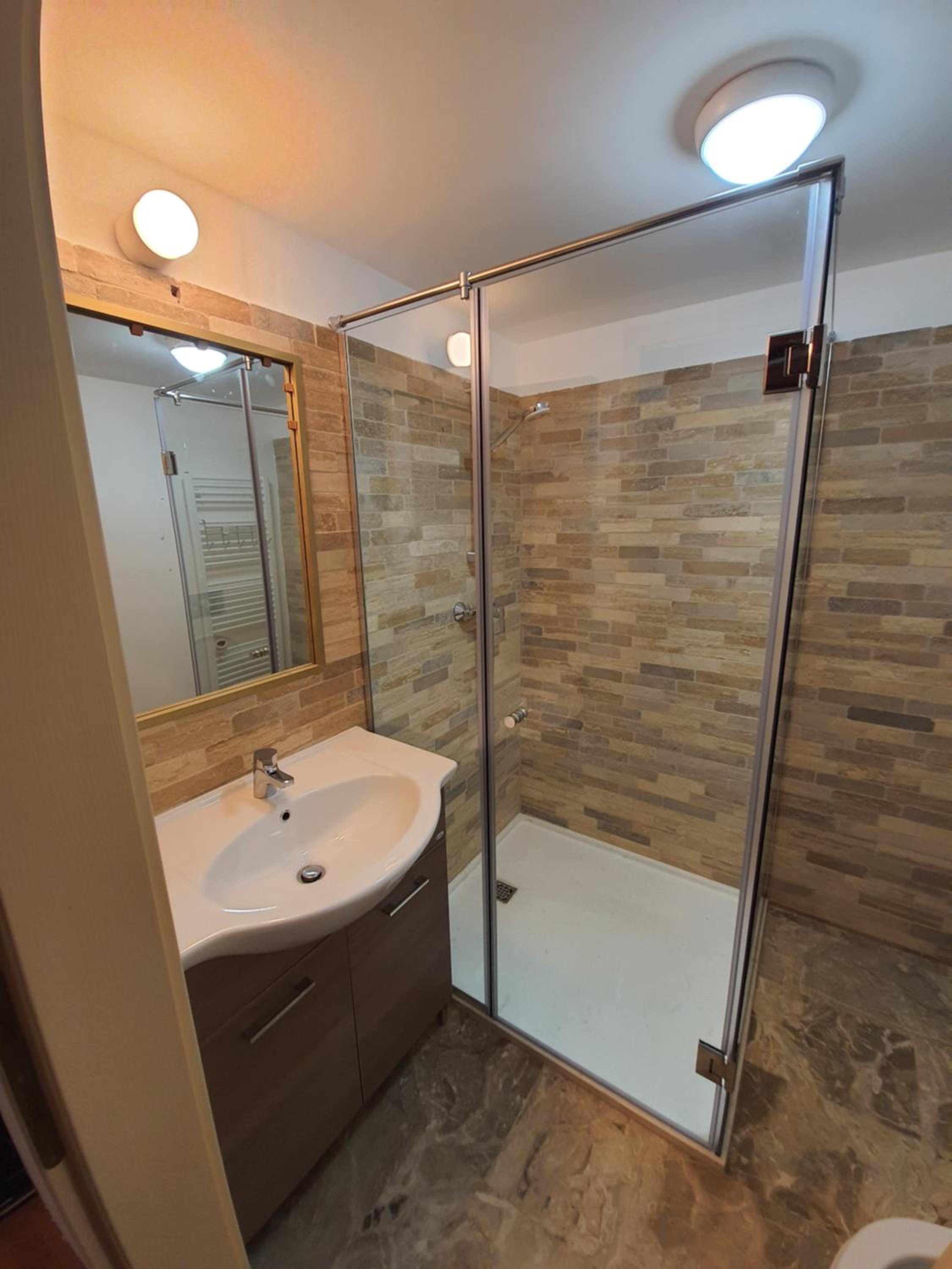 Apartment - Split Level - Photo 4