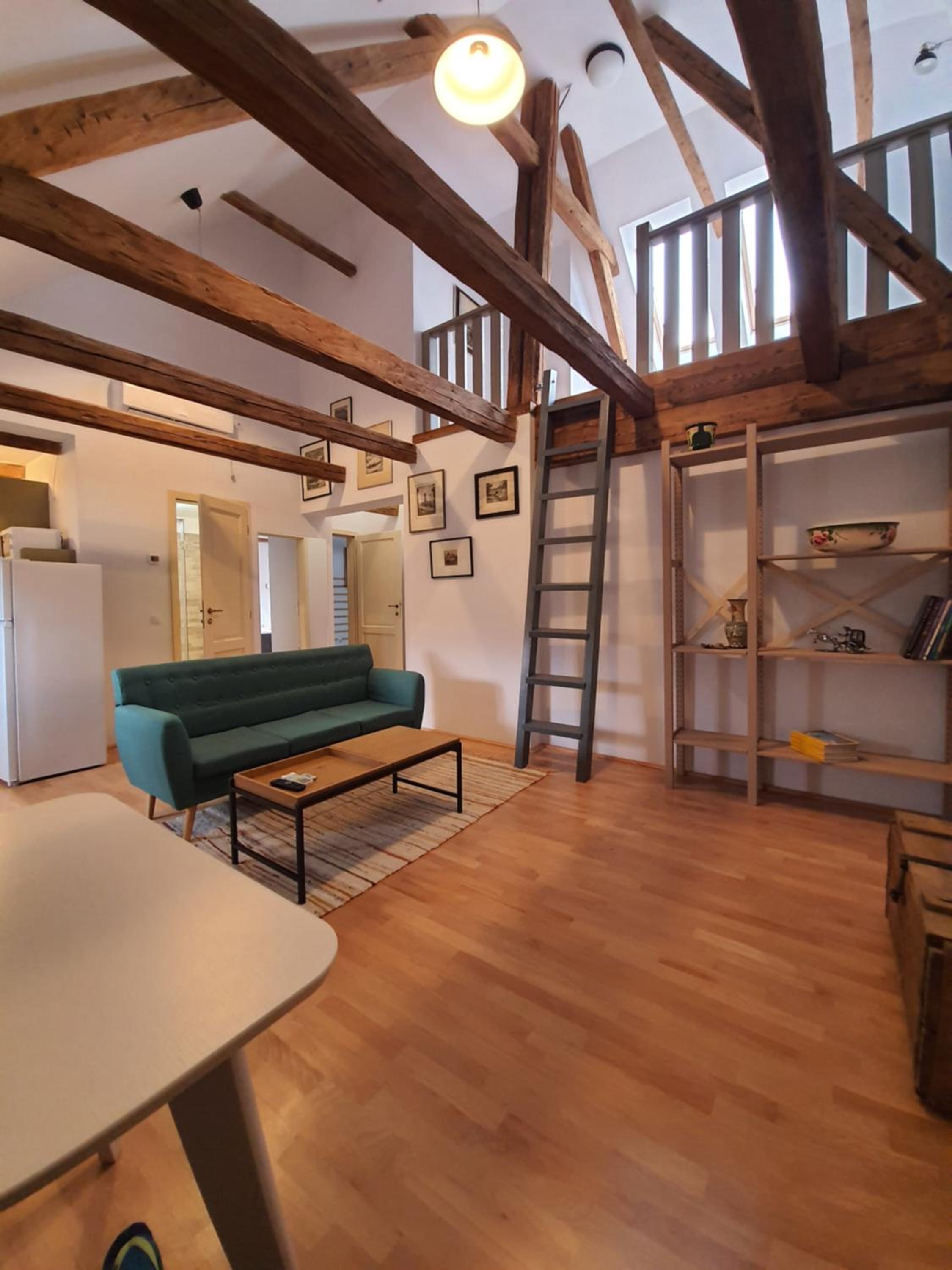 Apartment - Split Level - Photo 6