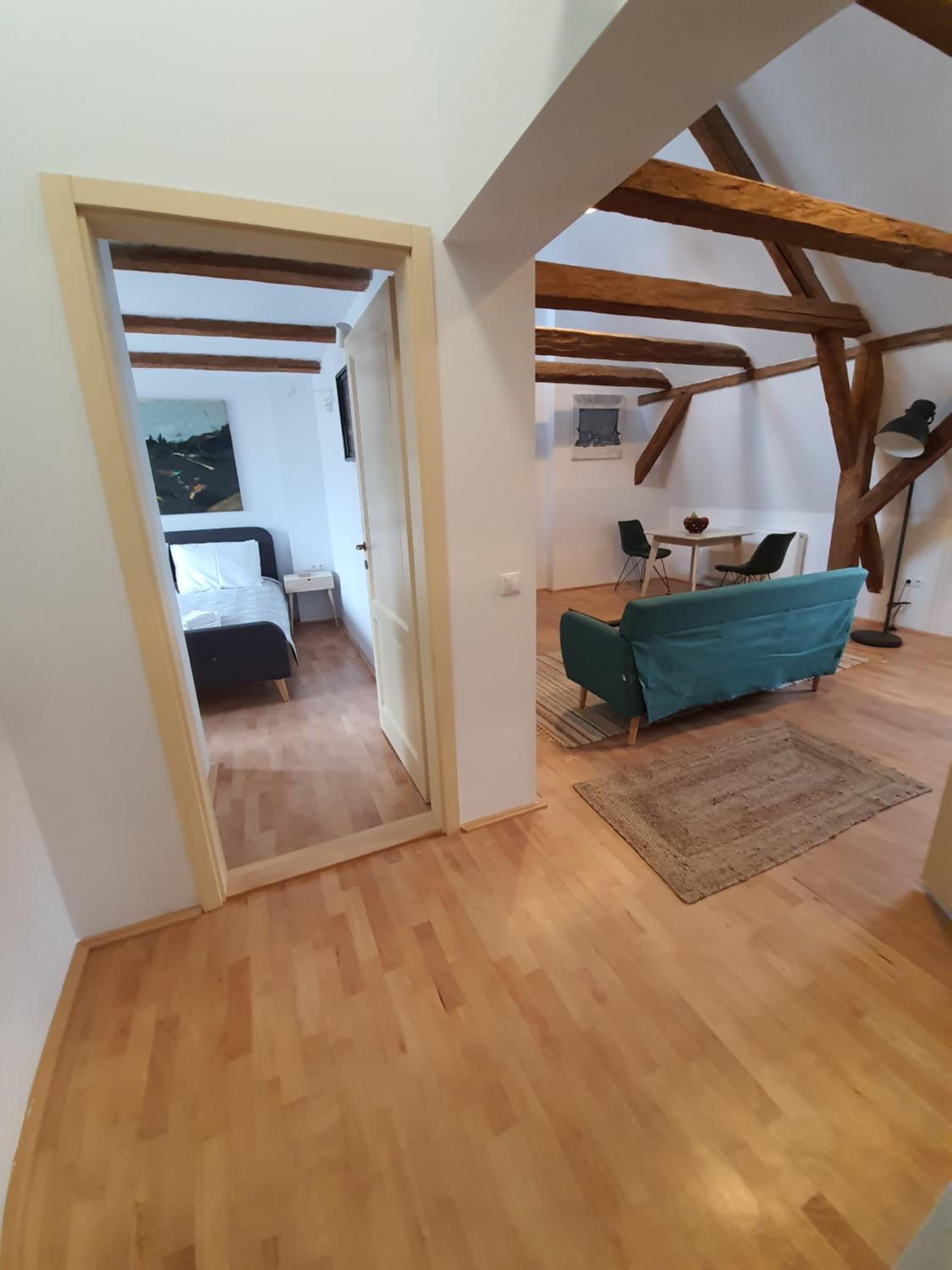 Apartment - Split Level - Photo 3
