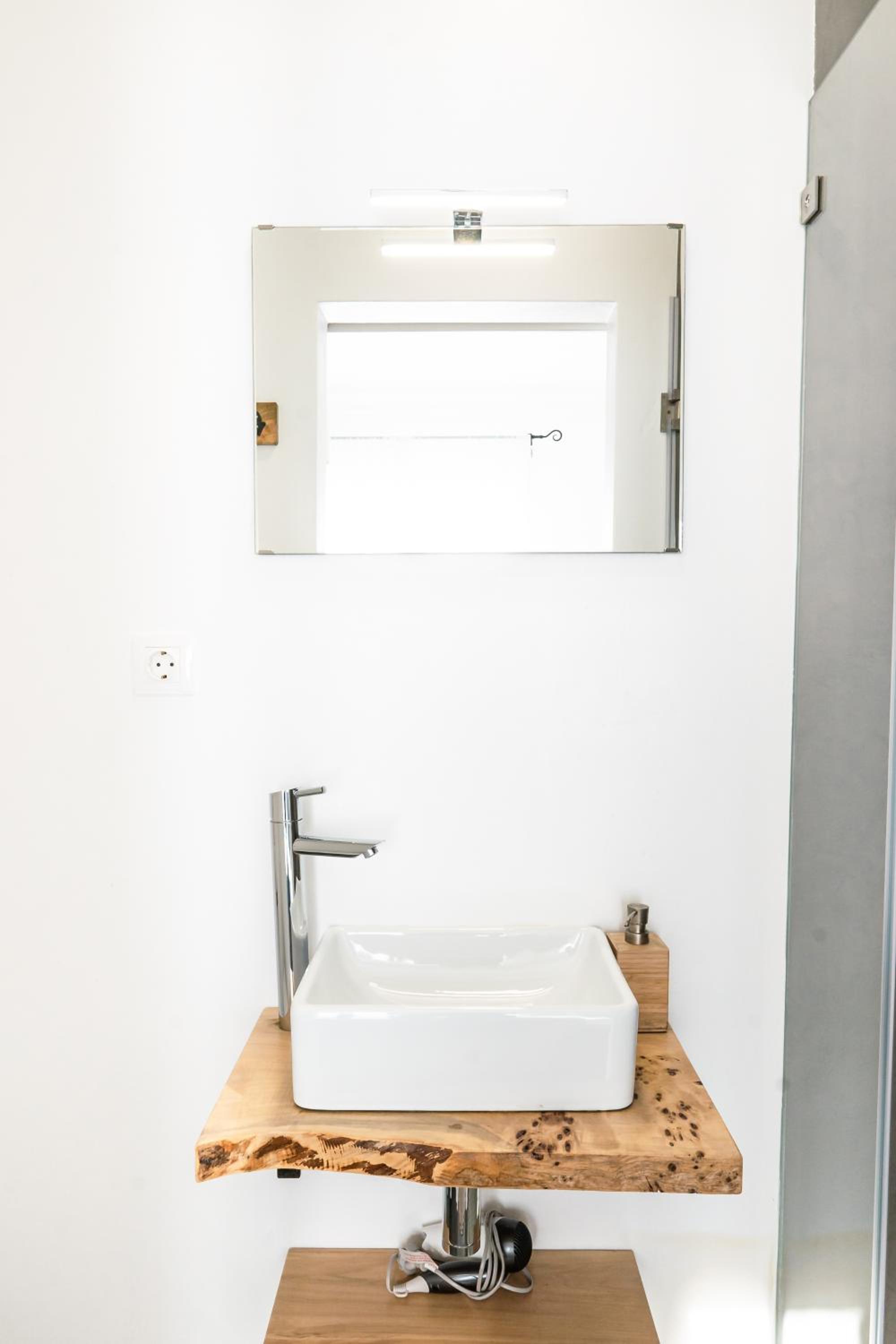Double Room - Photo 8