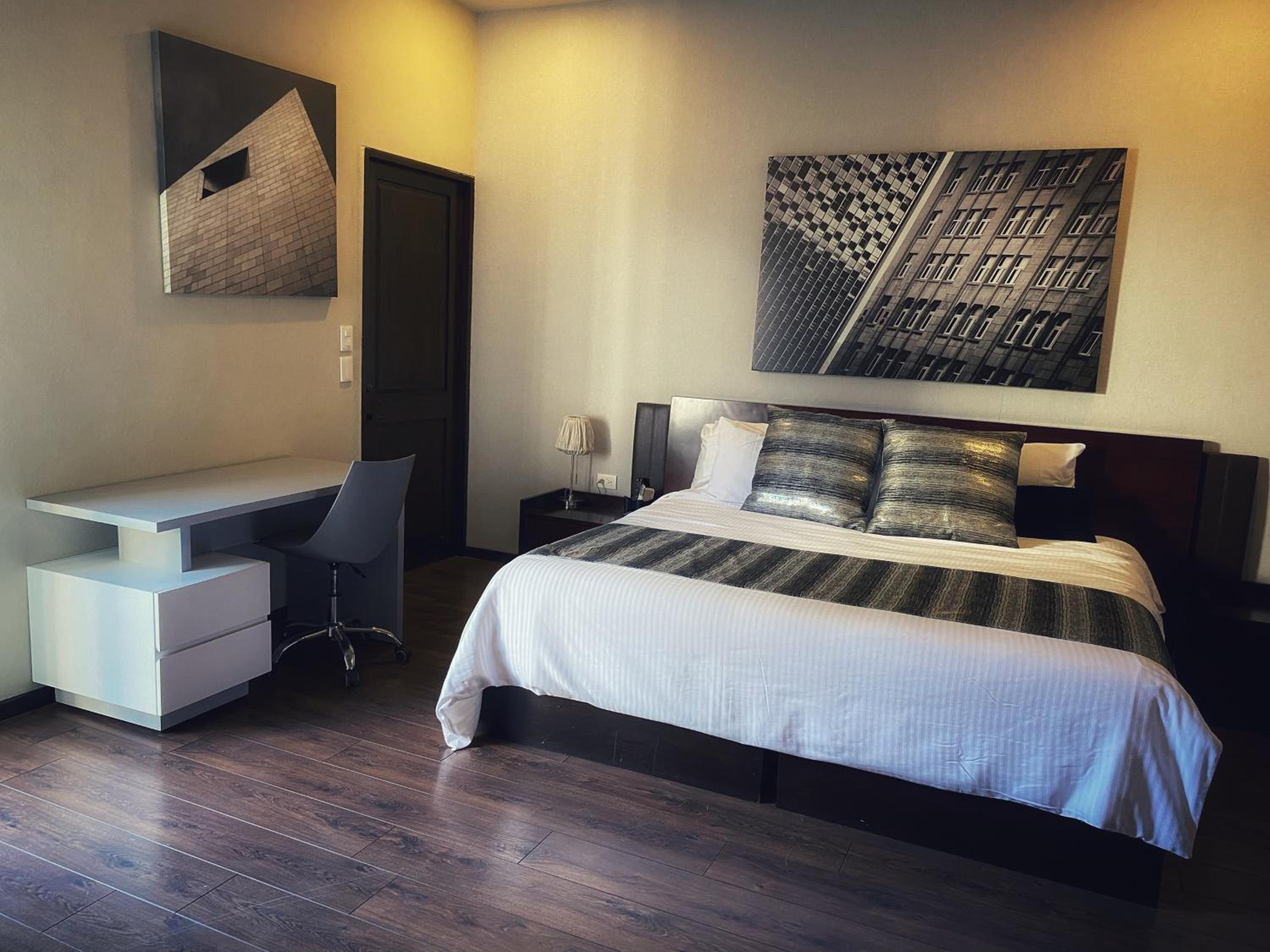 Deluxe King Room photo 1