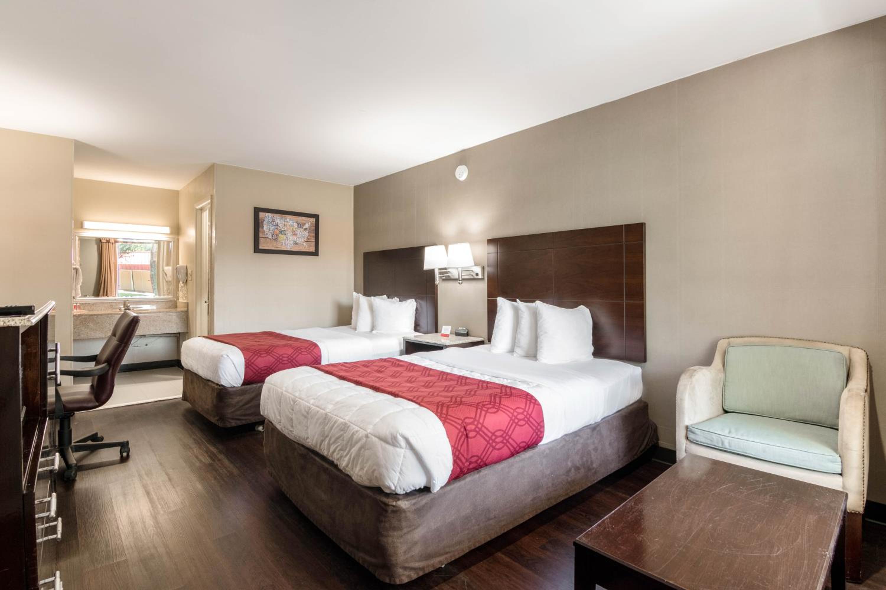 Double Room with Two Double Beds - Non-Smoking photo 1