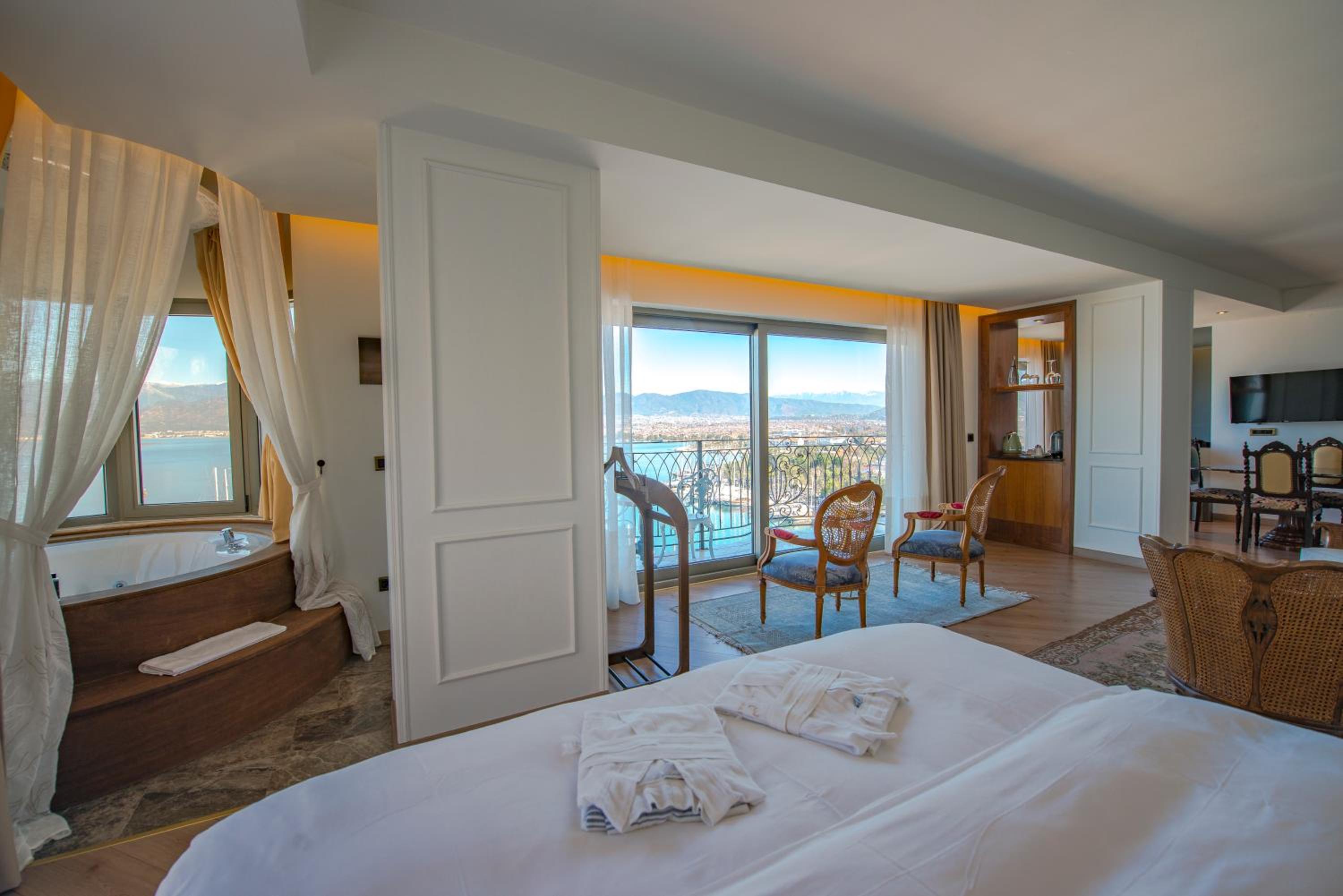 King Suite with Hot Tub, Private Turkish Bath