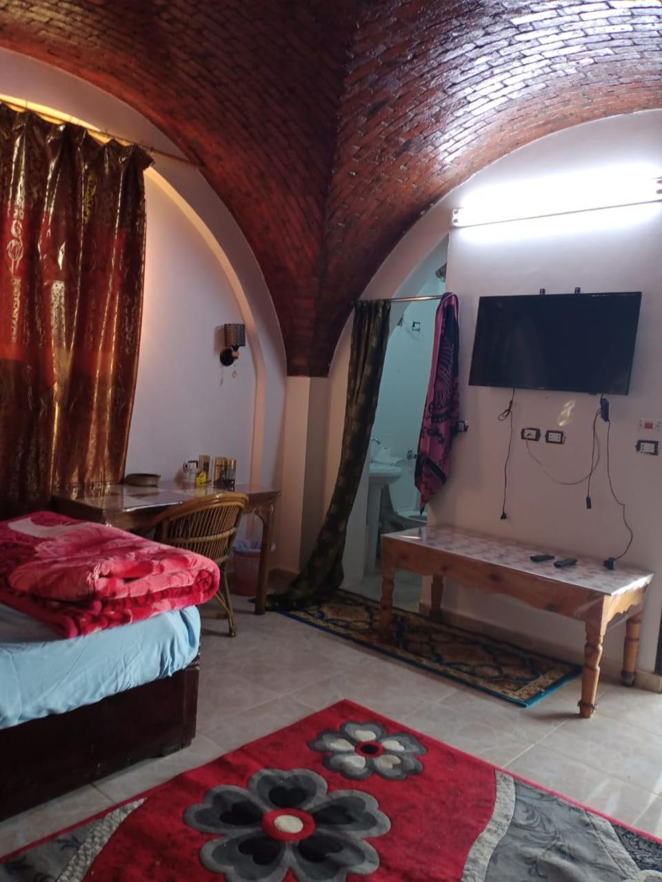 Deluxe King Room - Photo 14