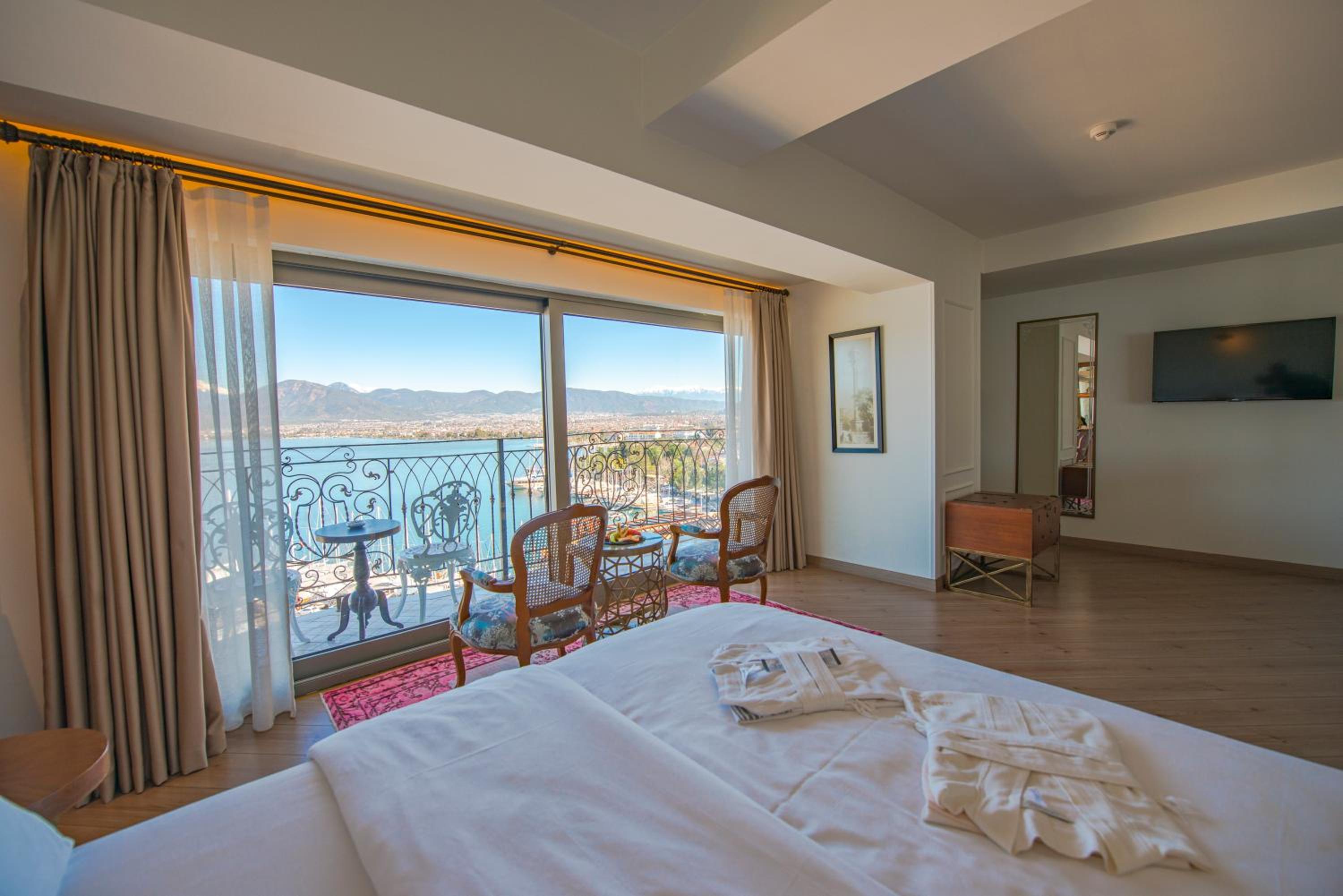 Double Room with Balcony and Sea View