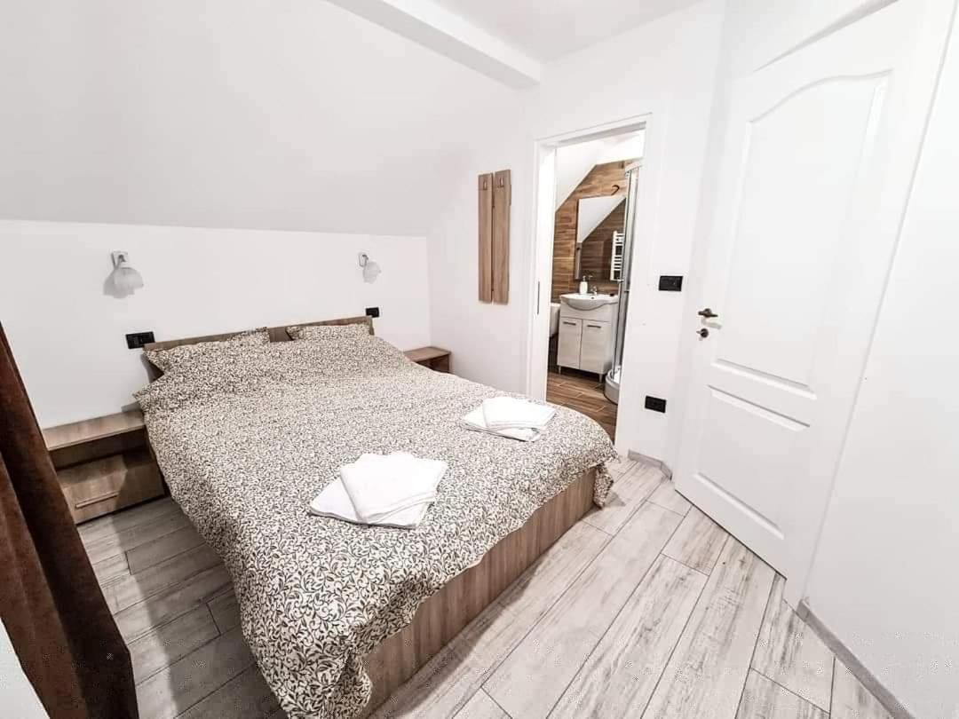 Double Room - Photo 3
