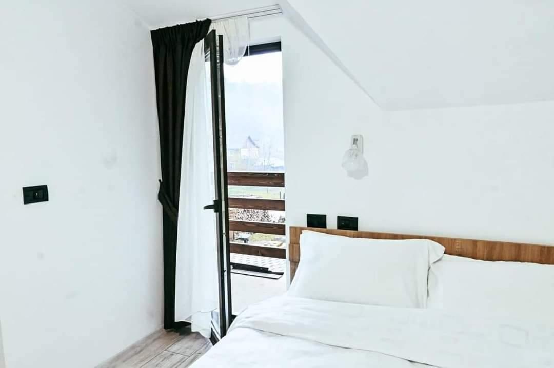 Double Room - Photo 4