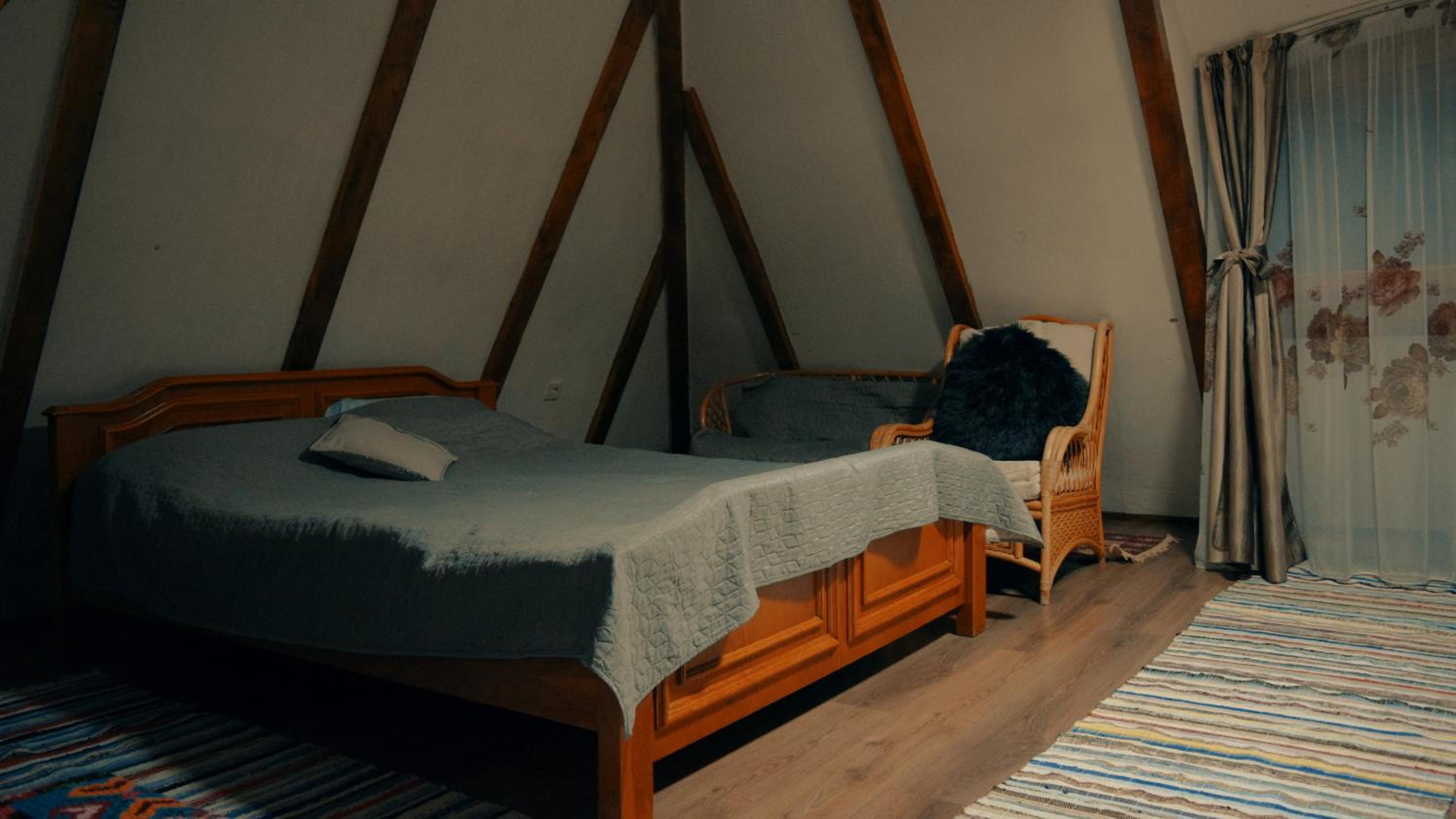 Three-Bedroom House - Photo 9