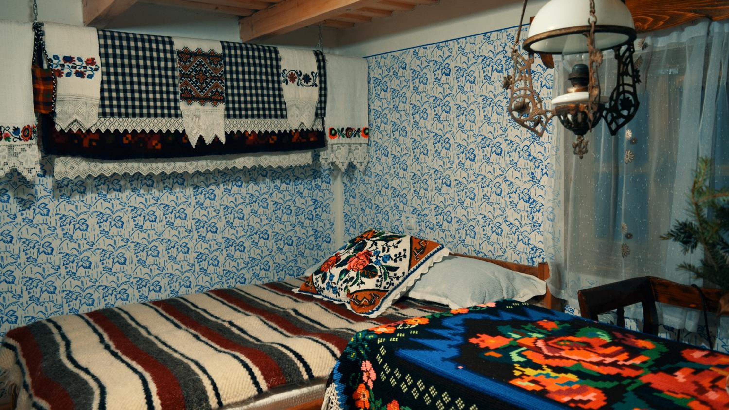 Three-Bedroom House - Photo 10