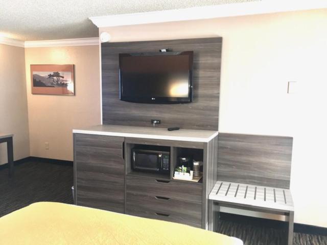 King Room - Non-Smoking - Photo 2