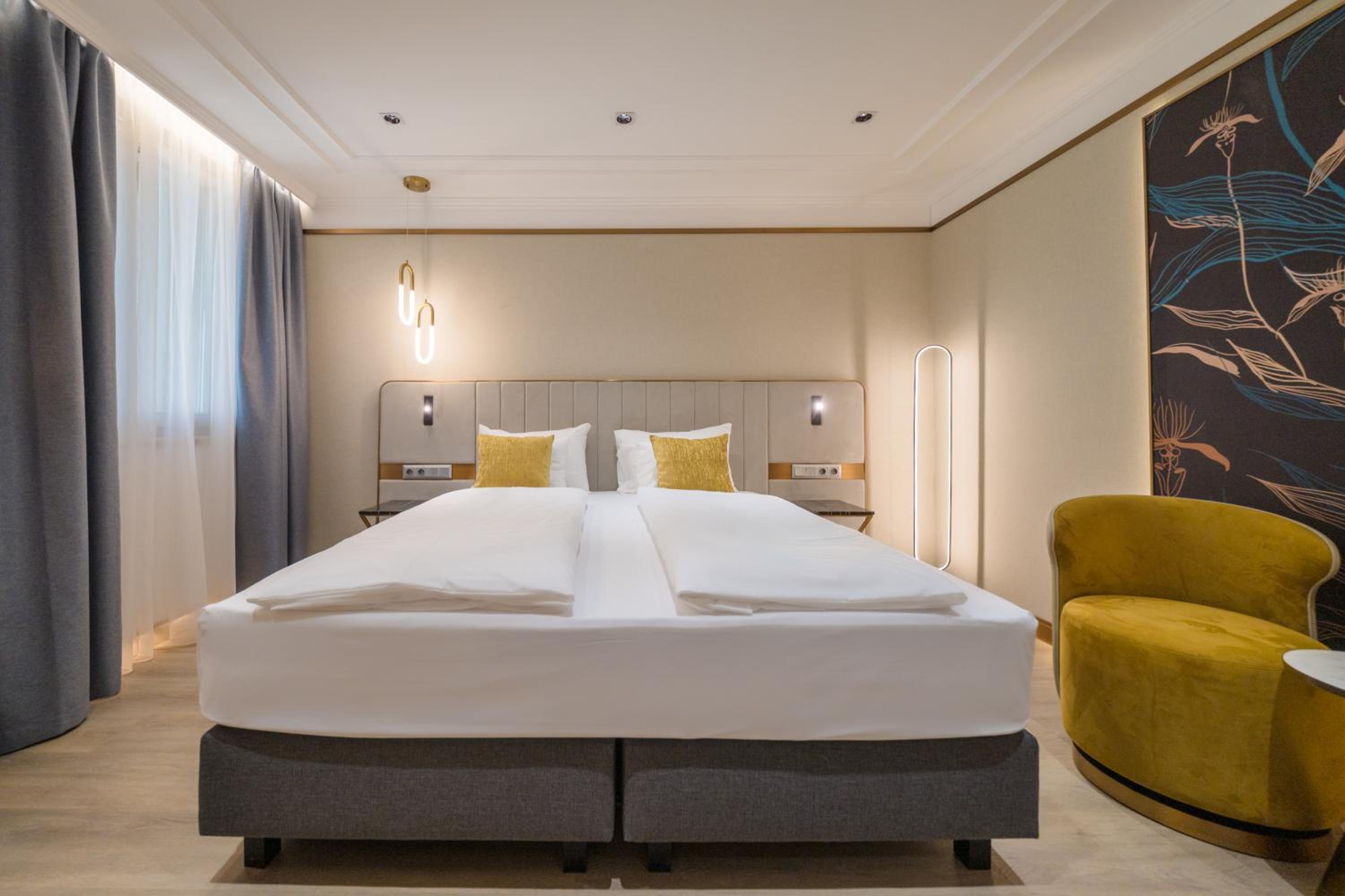 Superior Double or Twin Room thumbnail 5