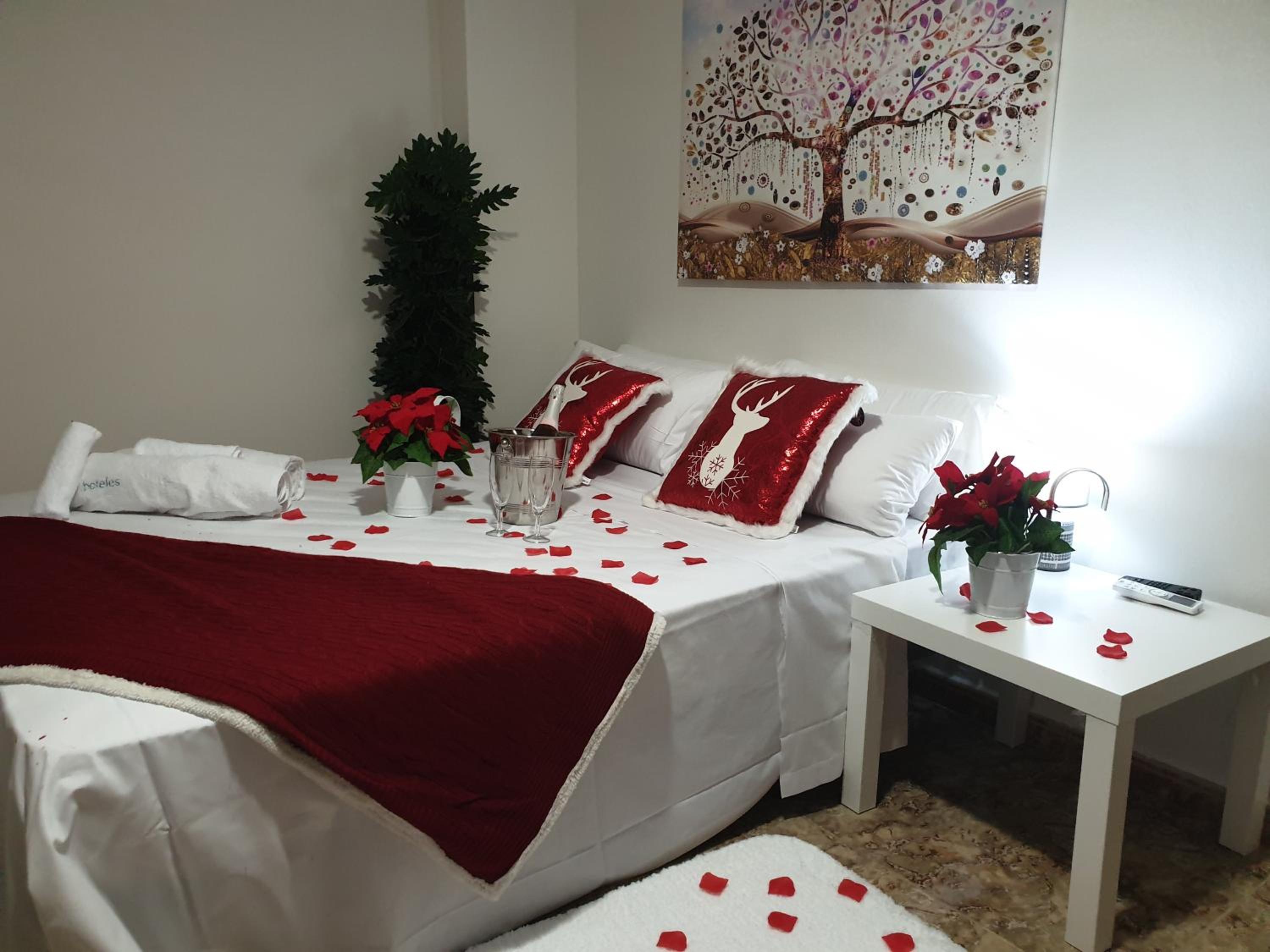Double or Twin Room with Private Bathroom - Photo 4