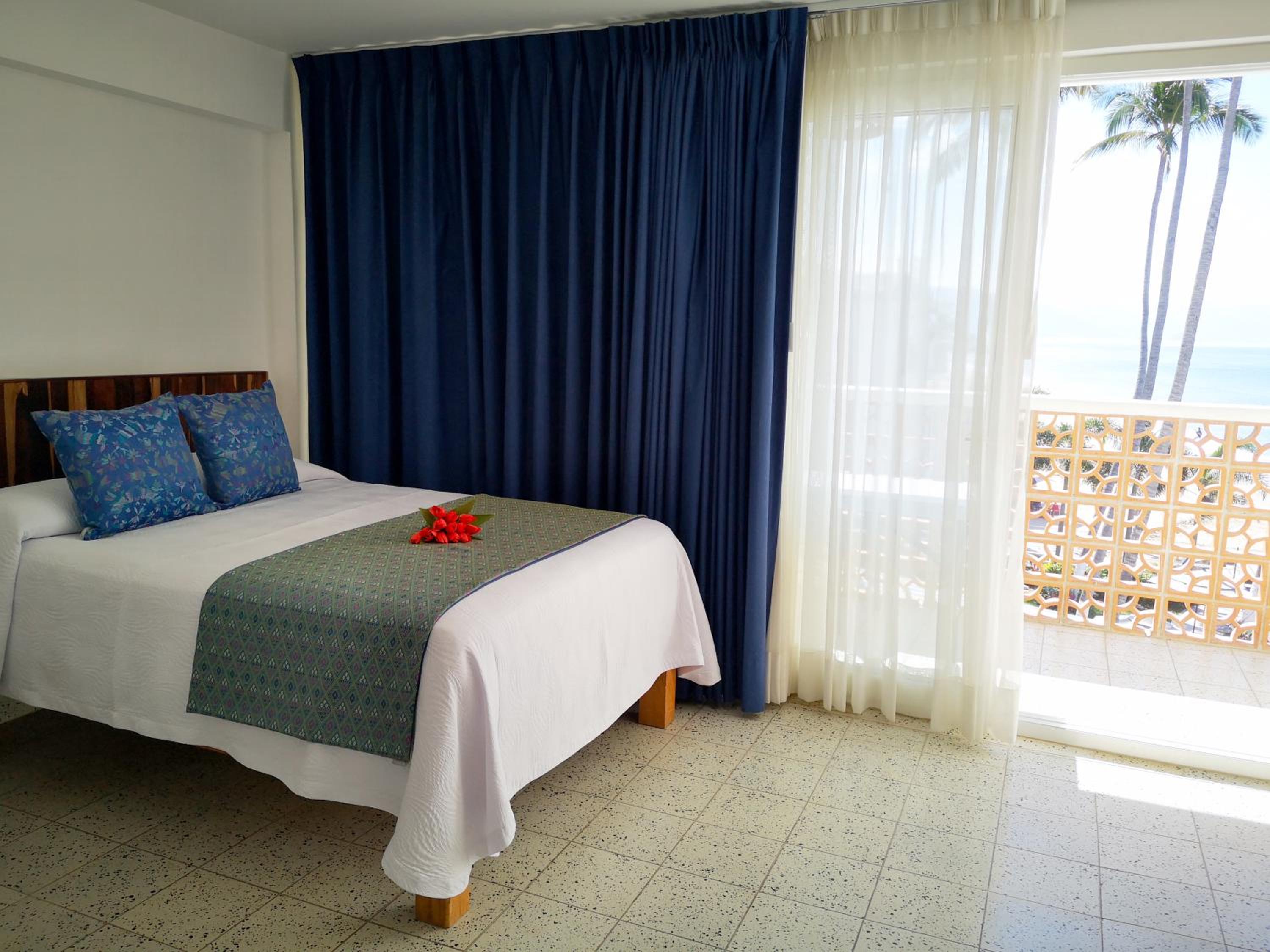 Double Room with Two Double Beds and Ocean View - Photo 2