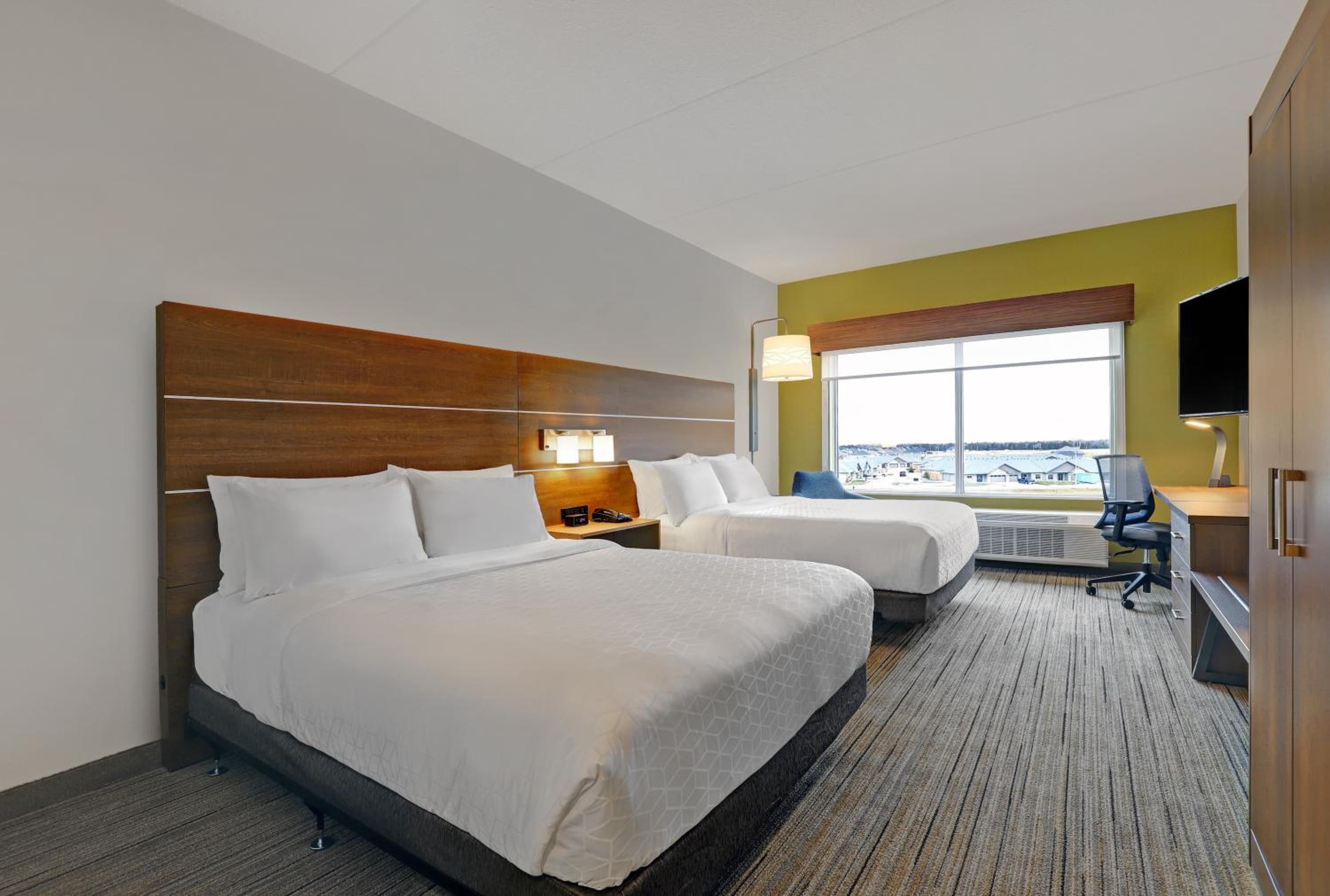 Standard Queen Room with Two Queen Beds and Mobility Accessible Tub - Photo 1