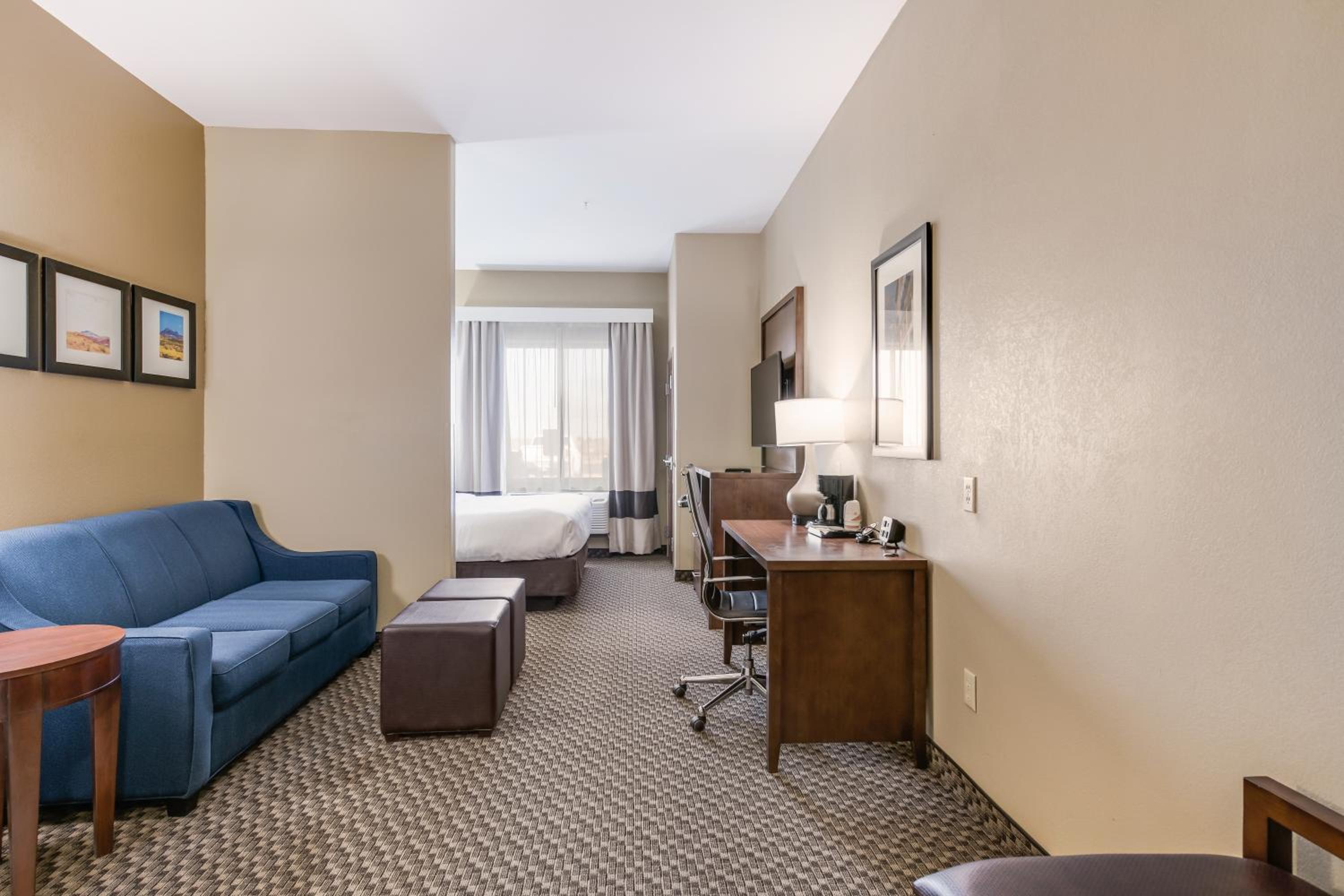 King Suite with Whirlpool - Non-Smoking