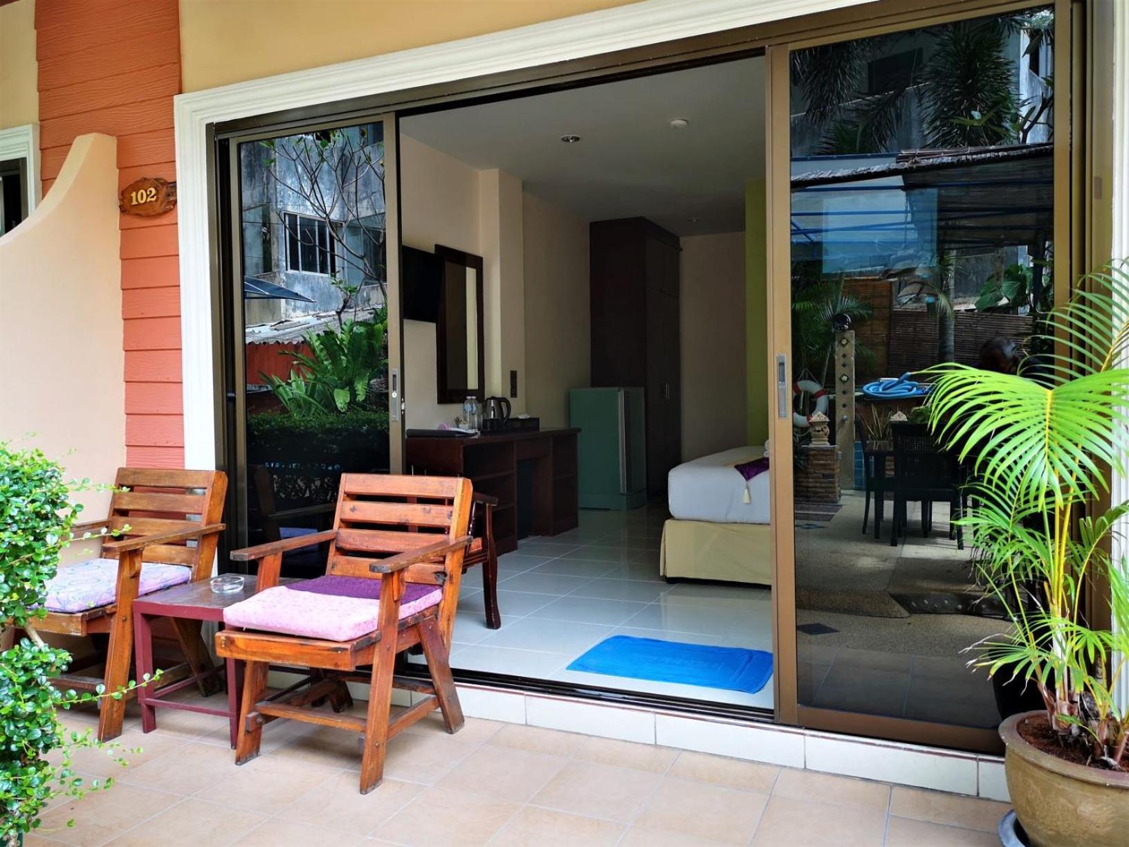 Deluxe Double Room with Pool Access - Photo 7
