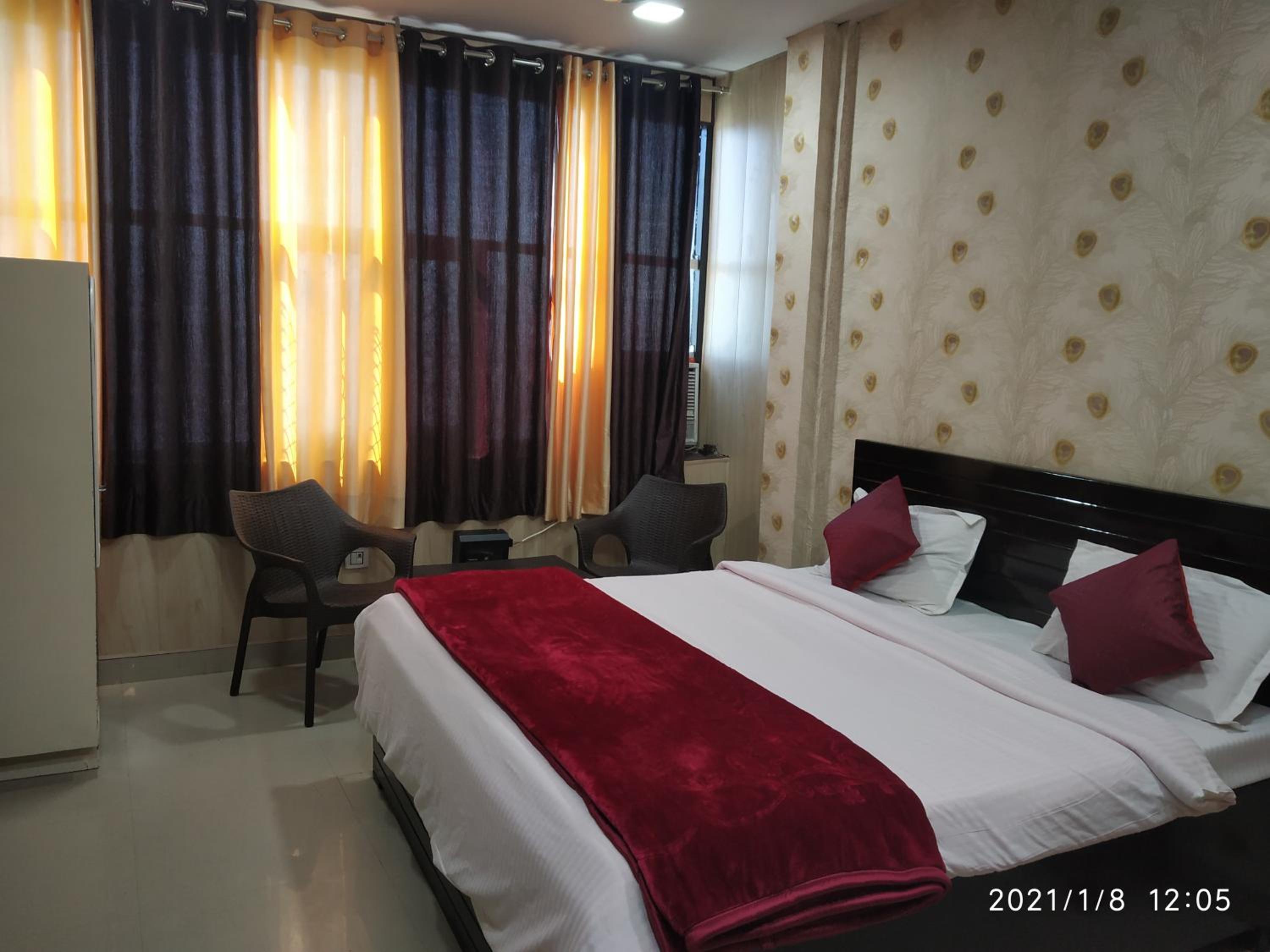 Deluxe Room (2 Adults + 1 Child)
