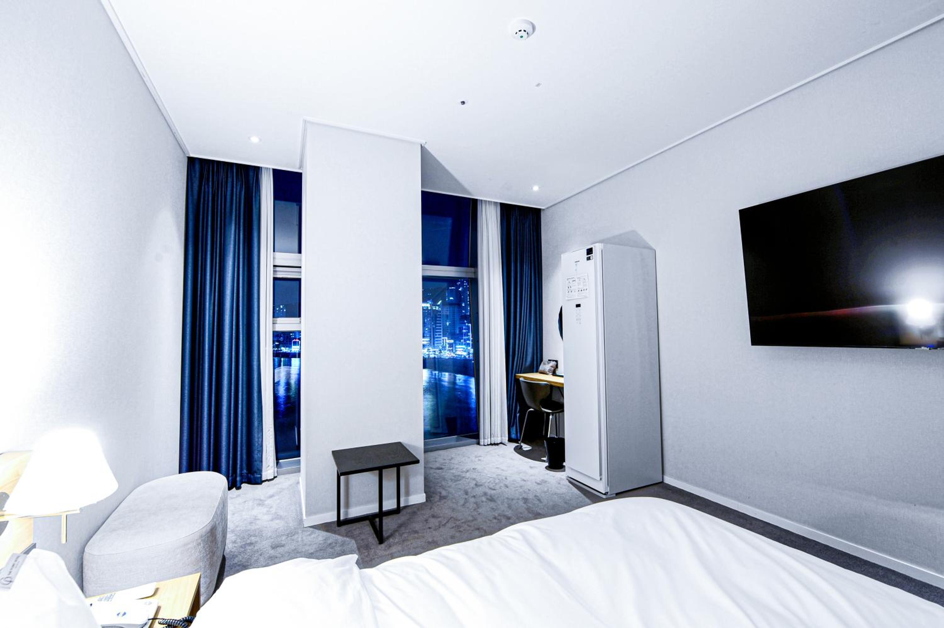 Suite with Sea View - Photo 2