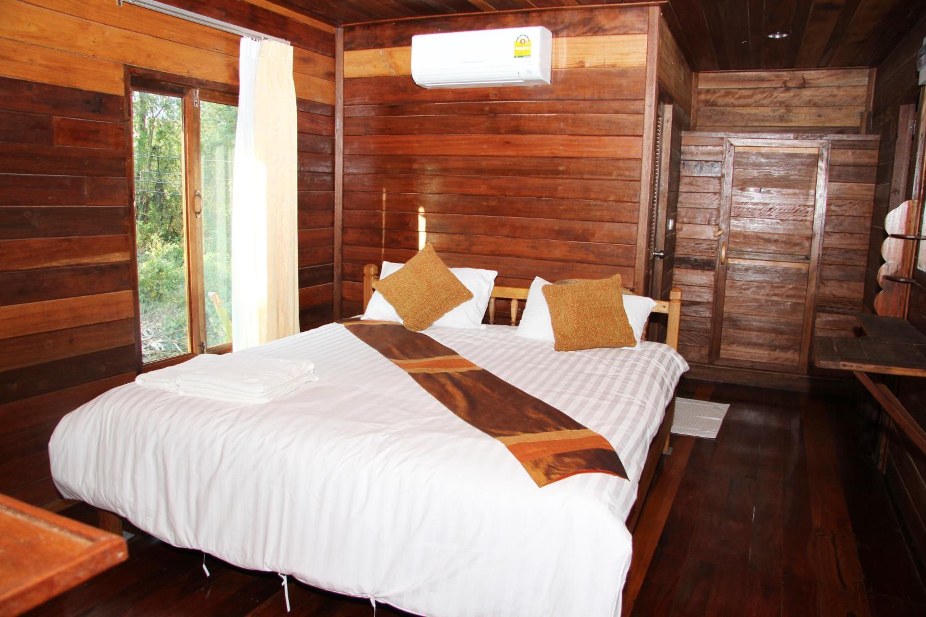Family Room with Private Bathroom - Photo 1