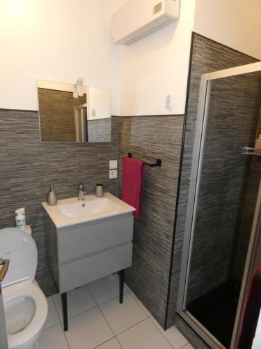 Double Room with Private External Bathroom photo 3