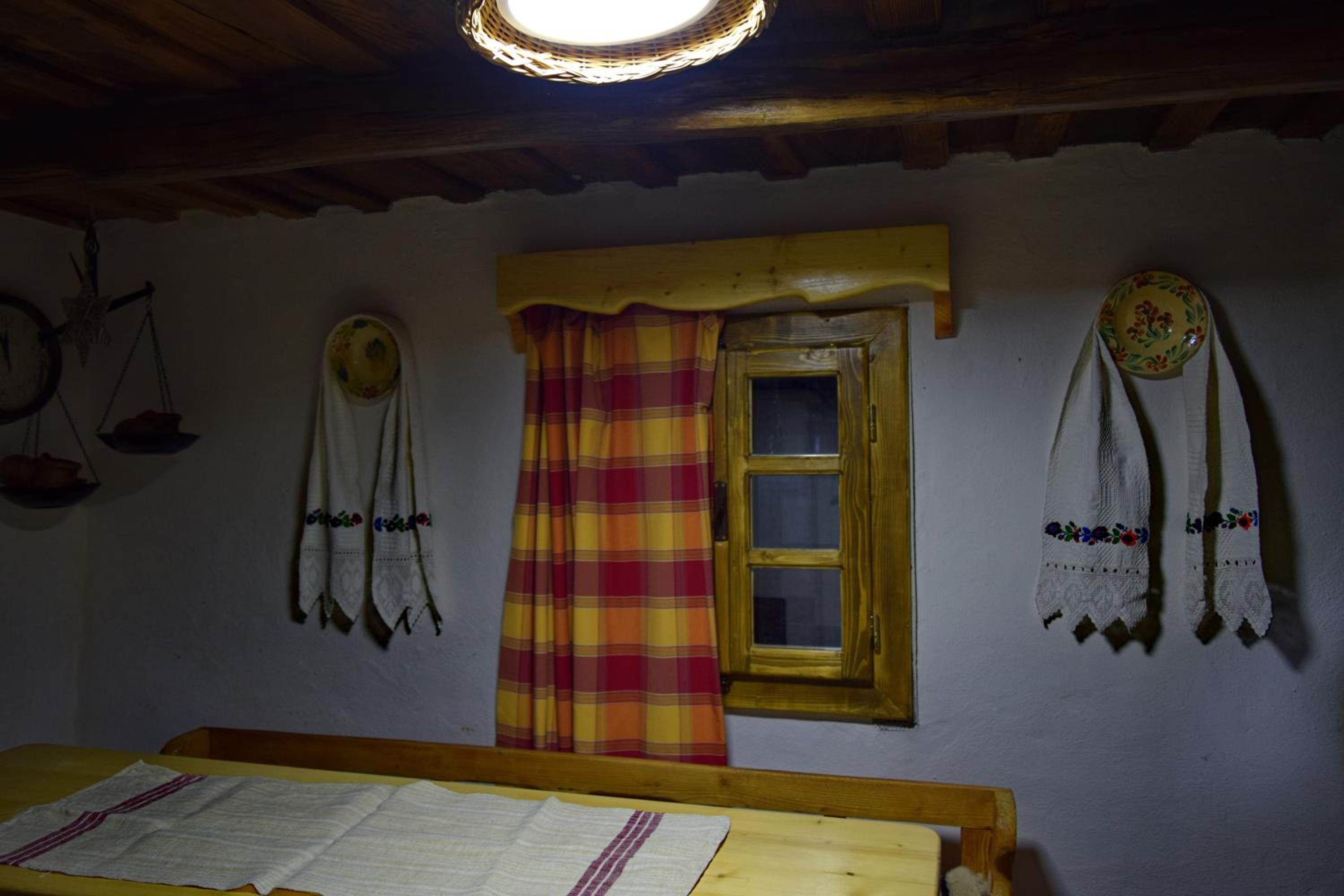 Two-Bedroom House - Photo 2