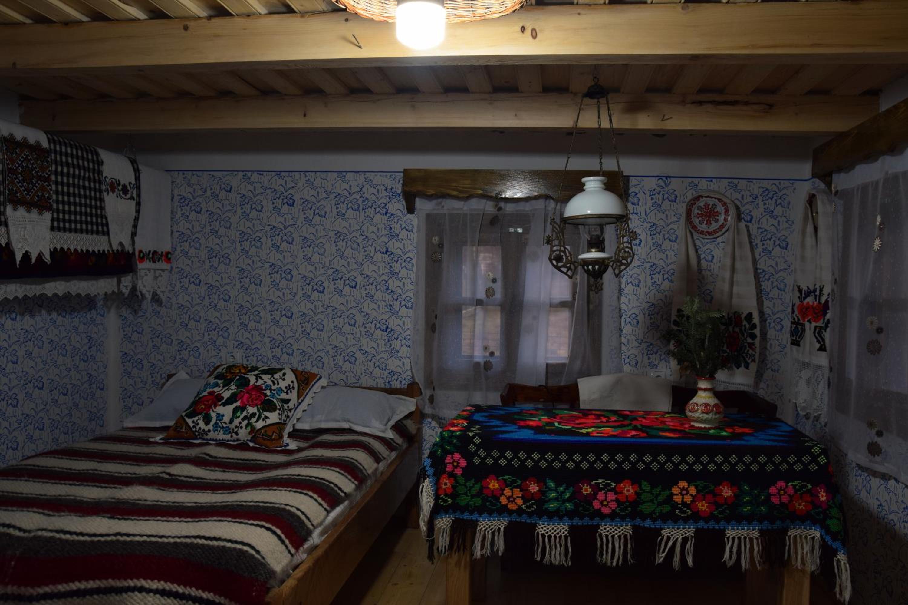 Three-Bedroom House - Photo 2