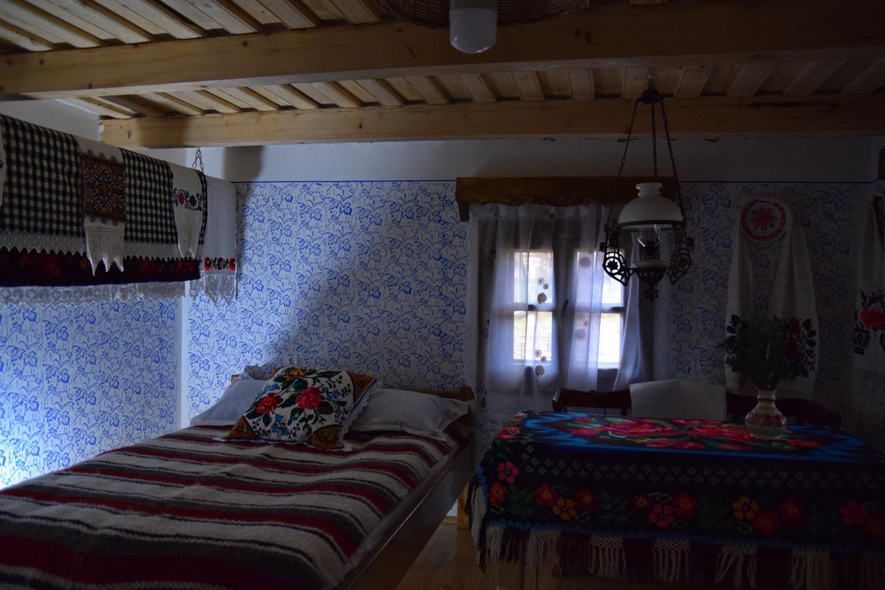 Three-Bedroom House - Photo 6